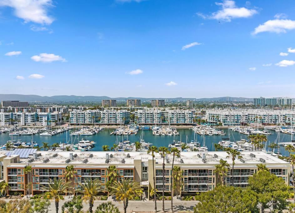 The Blossom-Modern 1BR Getaway in Marina Walk to Water&Restaurants