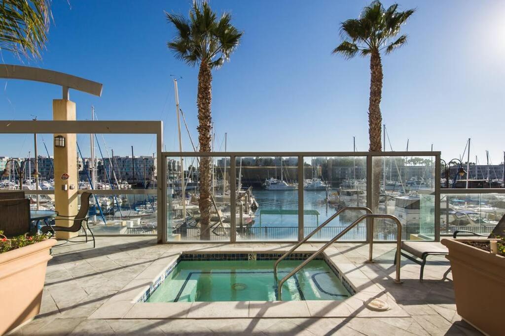 The Blossom-Modern 1BR Getaway in Marina Walk to Water&Restaurants
