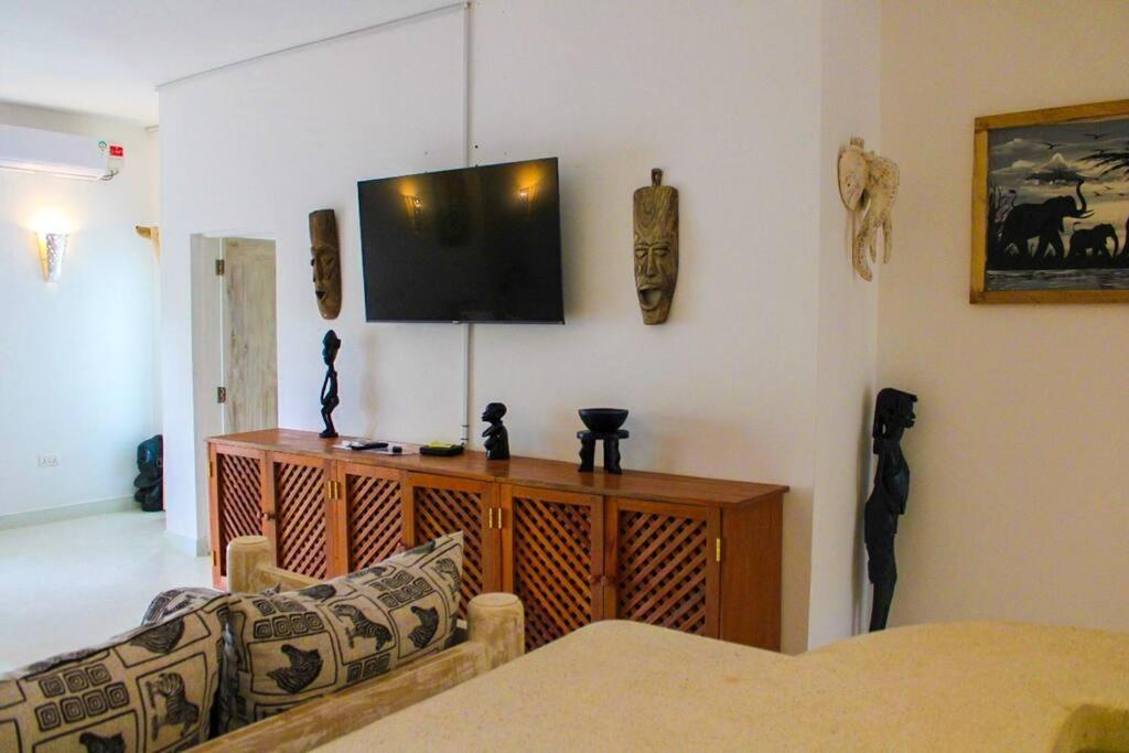 White Villa - Paparemo Beach view 4