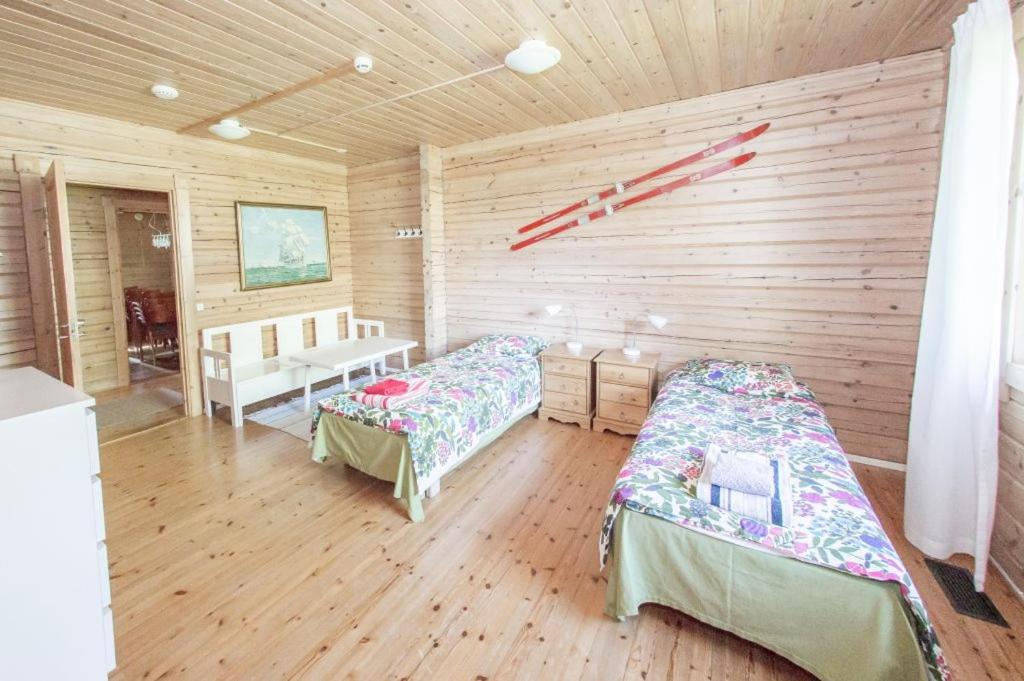 Villa Koskenäyräs - beautiful Villa beside the Kymi River and Kokonkoski rapids
