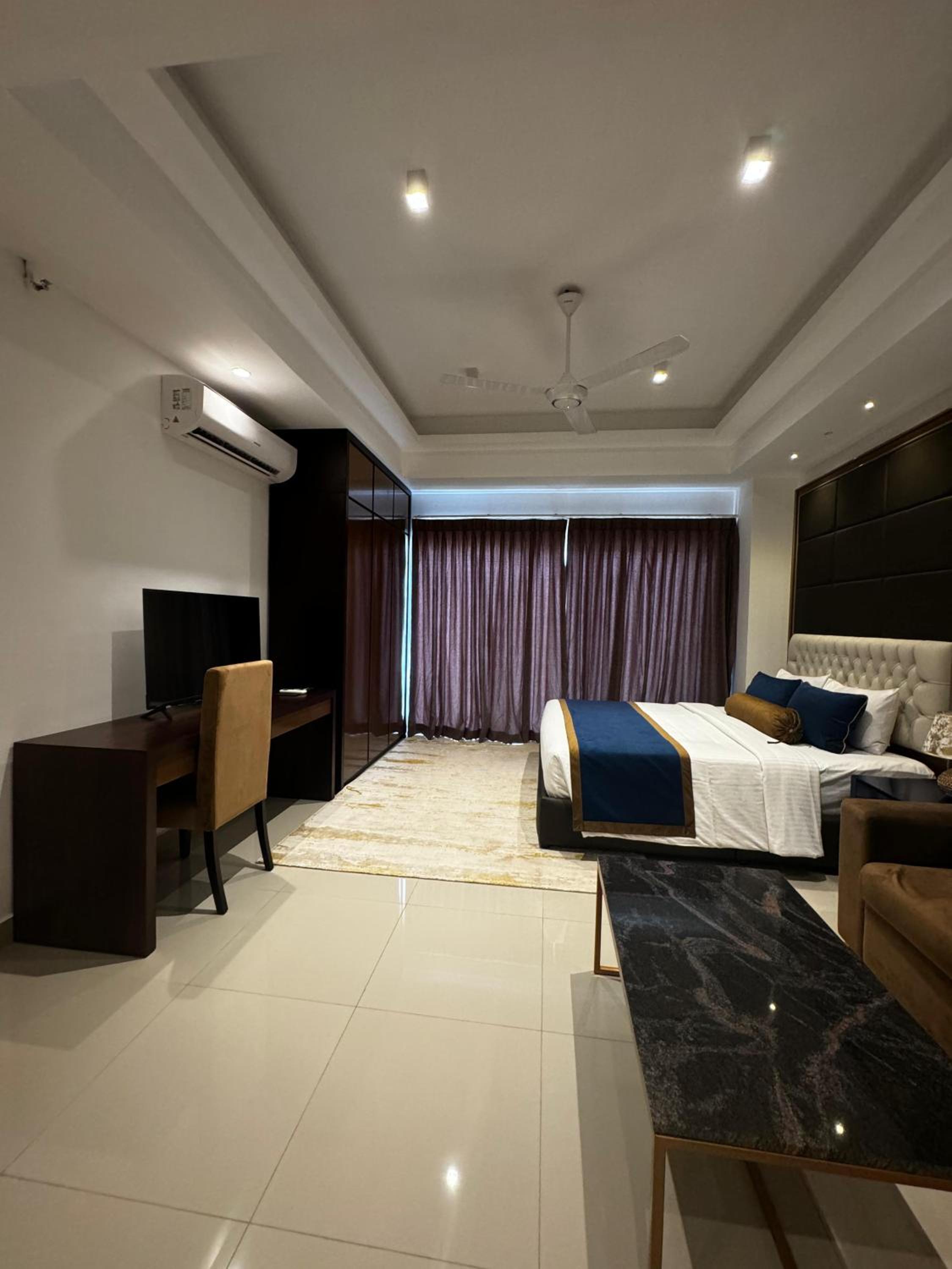 Ocean Breeze Negombo -Arunalu