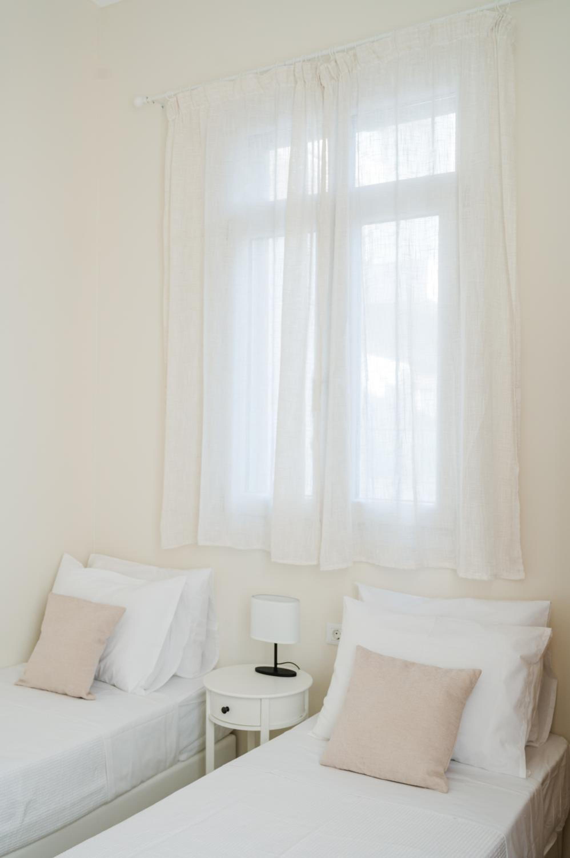 Alcestis City Apartment photo 4