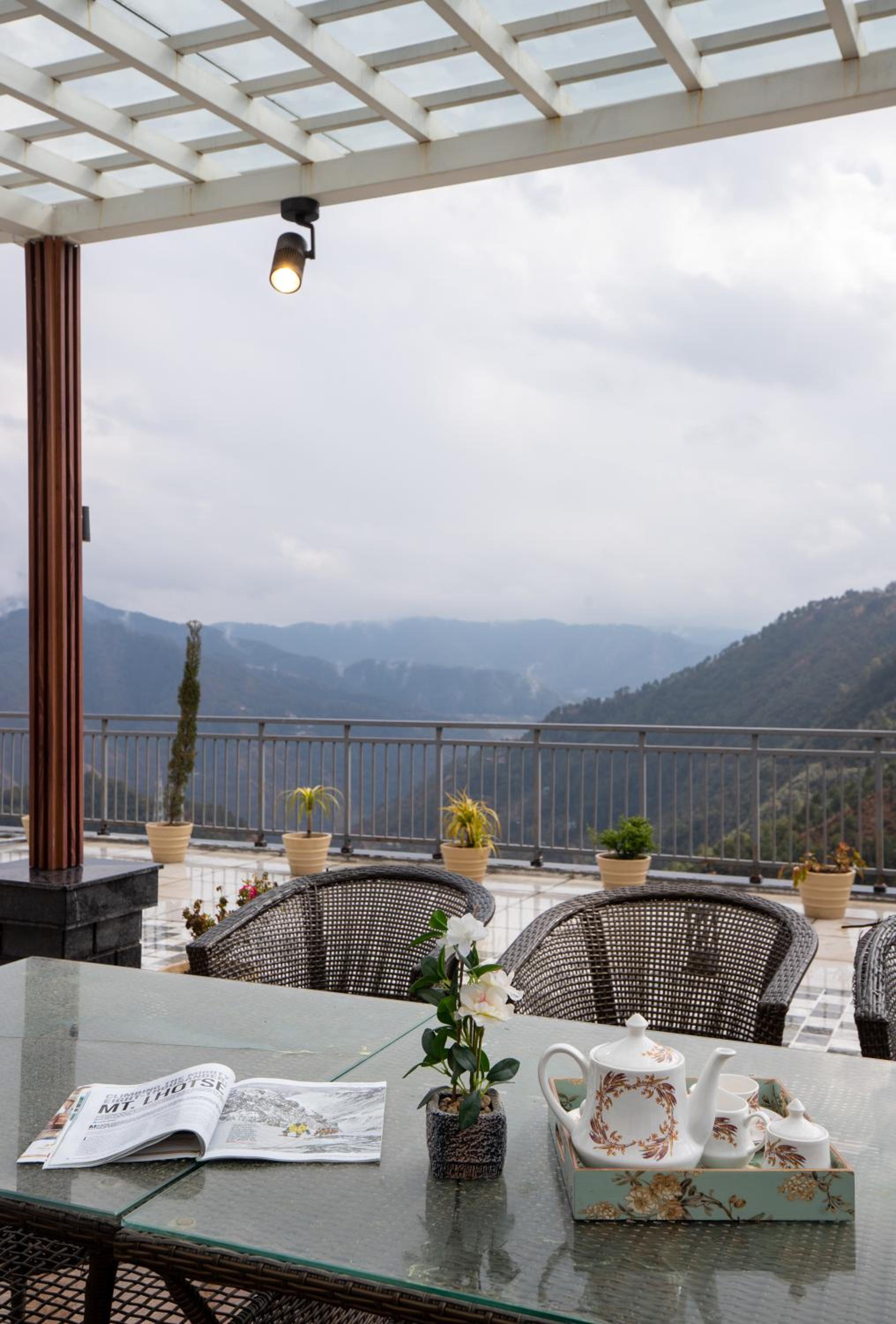 Alaya Stays 2 BHK Apartment with Hill View - Cliff Crest view 4