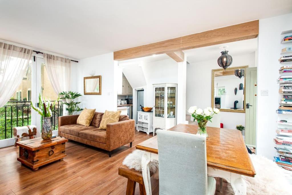 Castleford Cottage , Lowermill Estate view 2