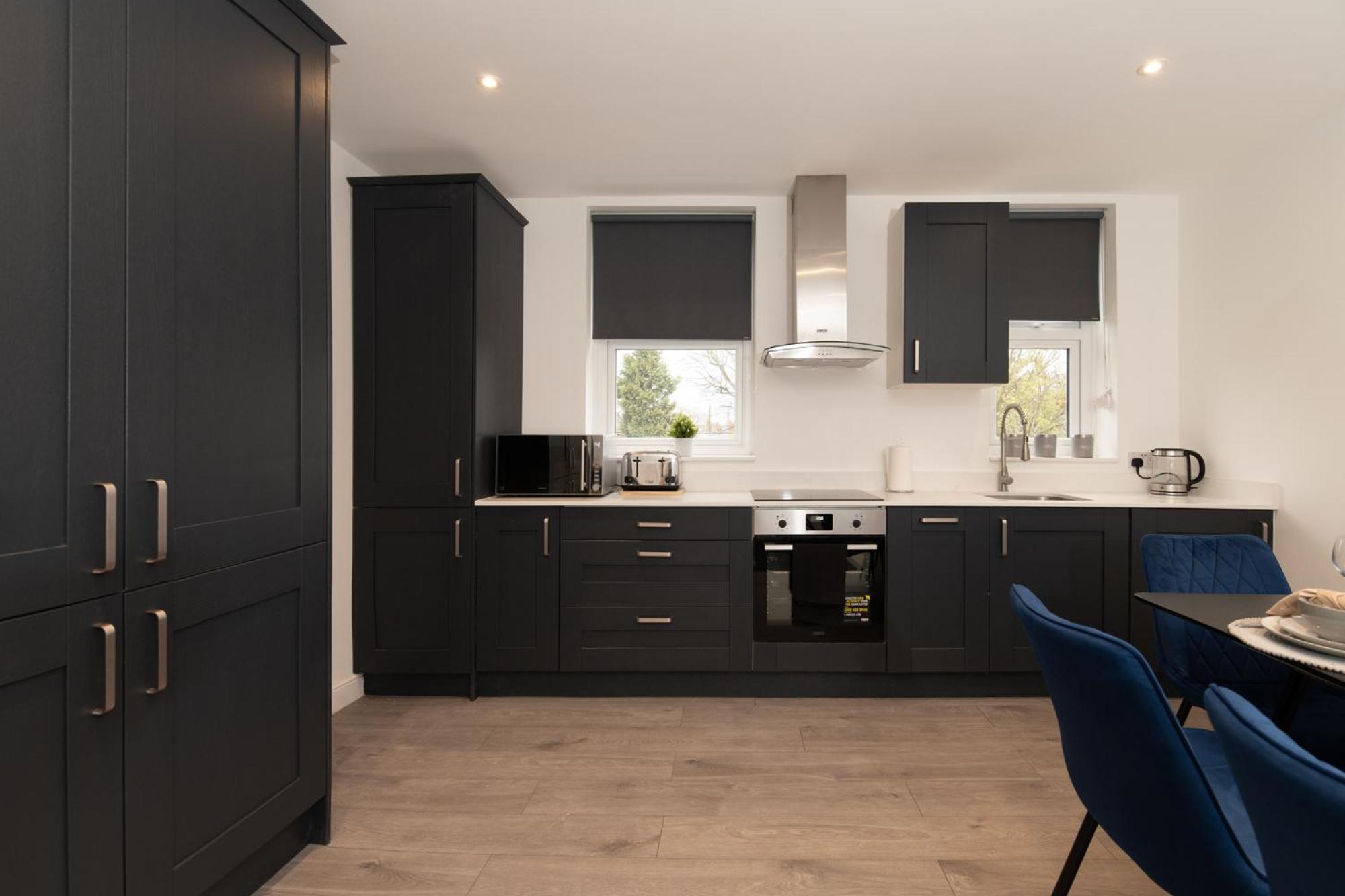 Fantastic New, London Apartment 3 Bed 1 Bath & Parking view 5