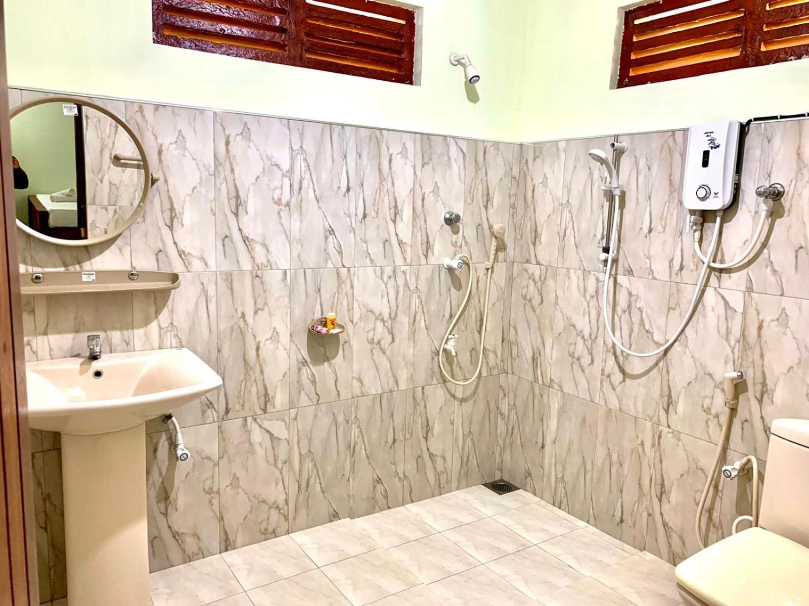 walawa riverside forest villa