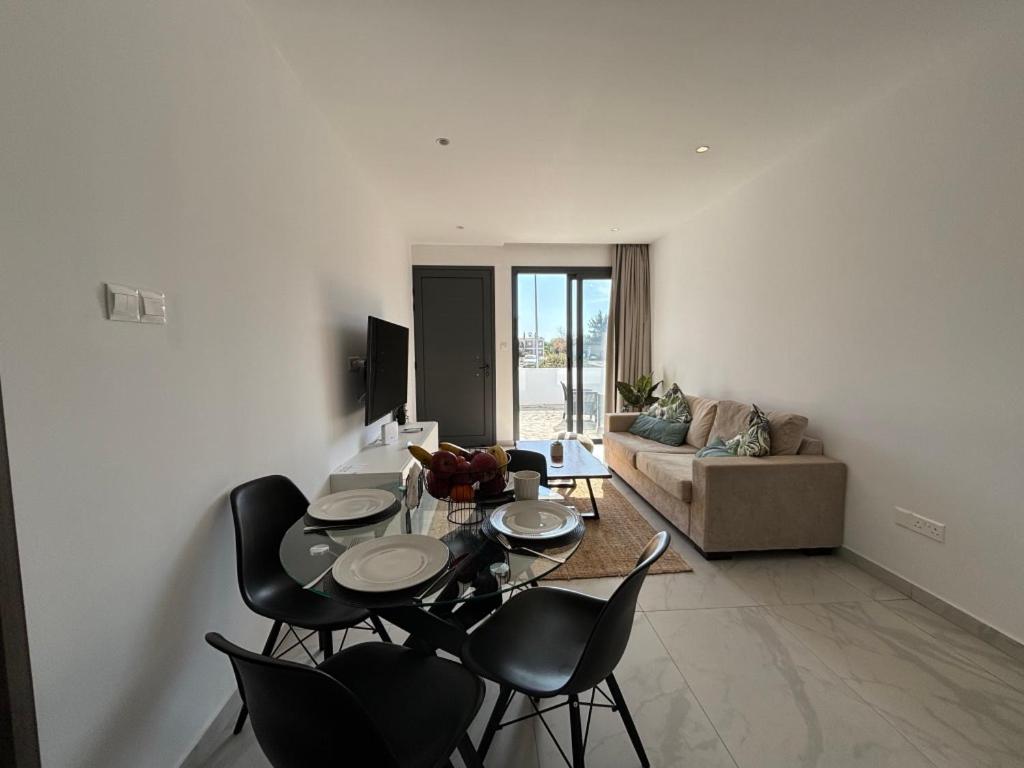 Lavi La 2B, Sea Breeze, Paphos