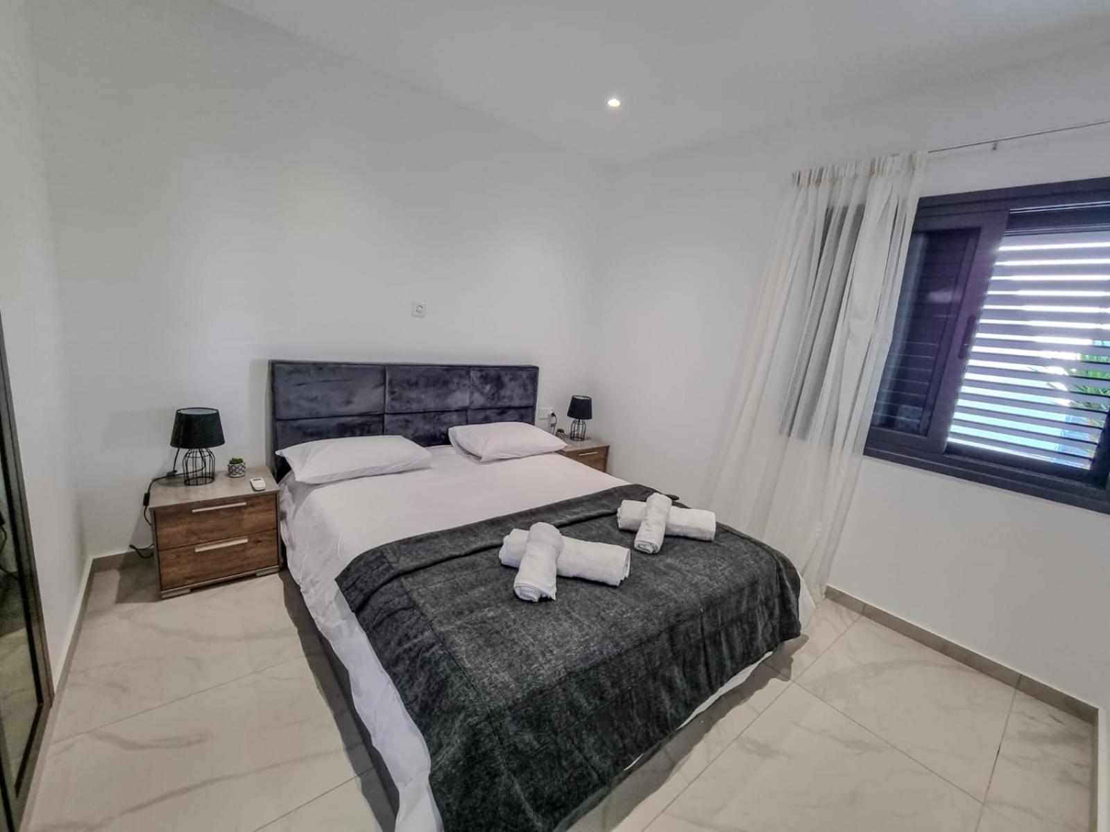 Lavi La 2B, Sea Breeze, Paphos