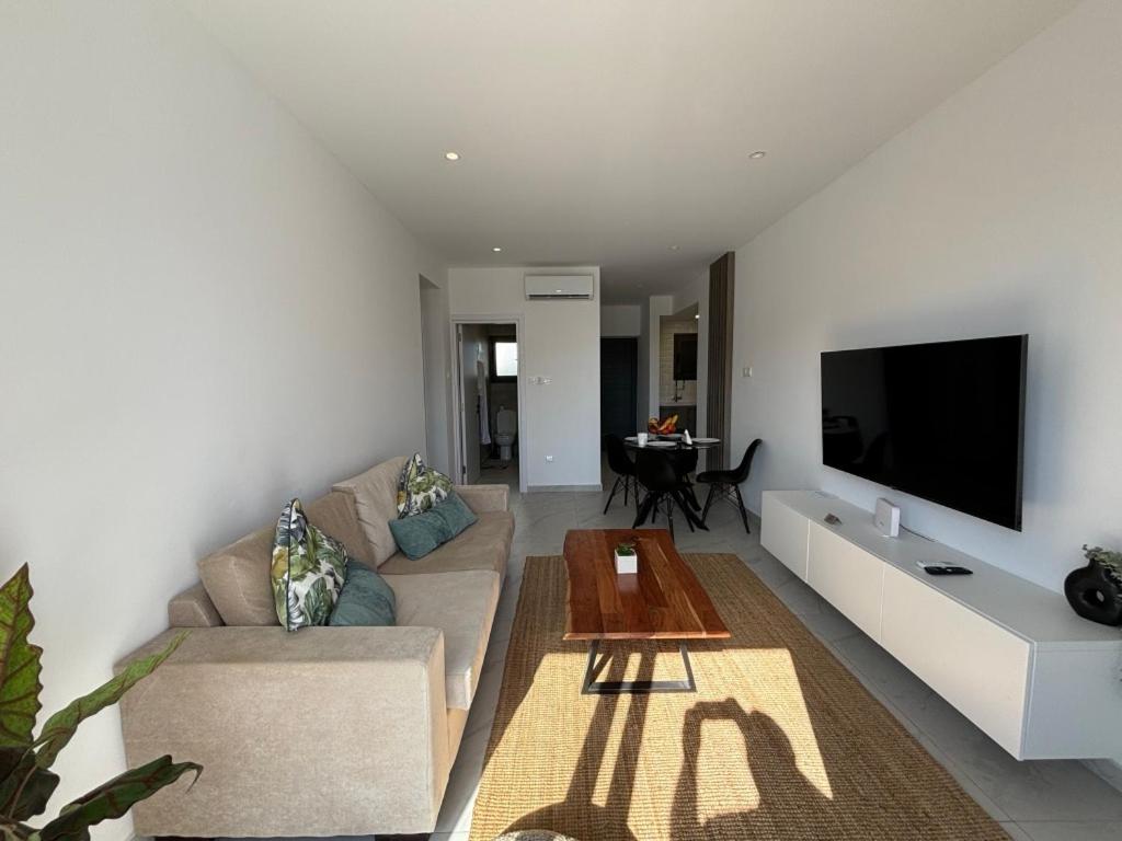 Lavi La 2B, Sea Breeze, Paphos