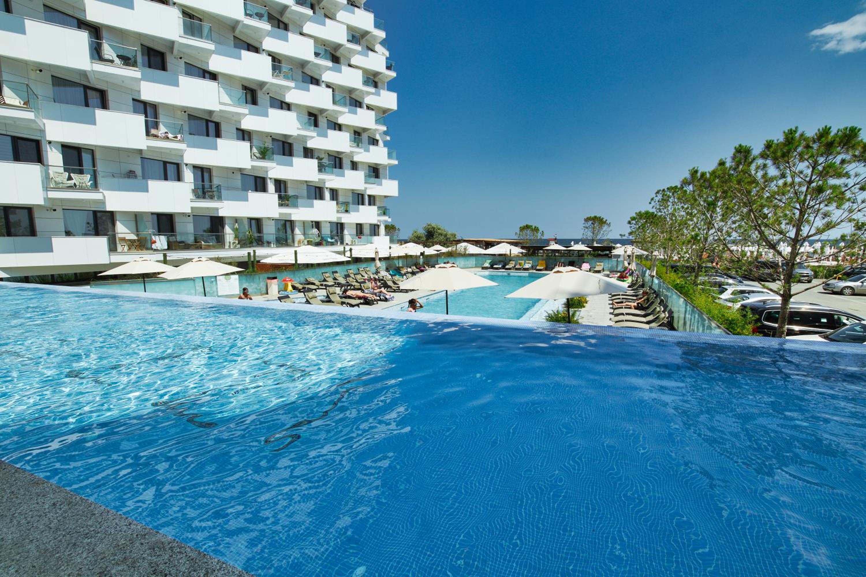 Golden Alezzi Infinity view 3