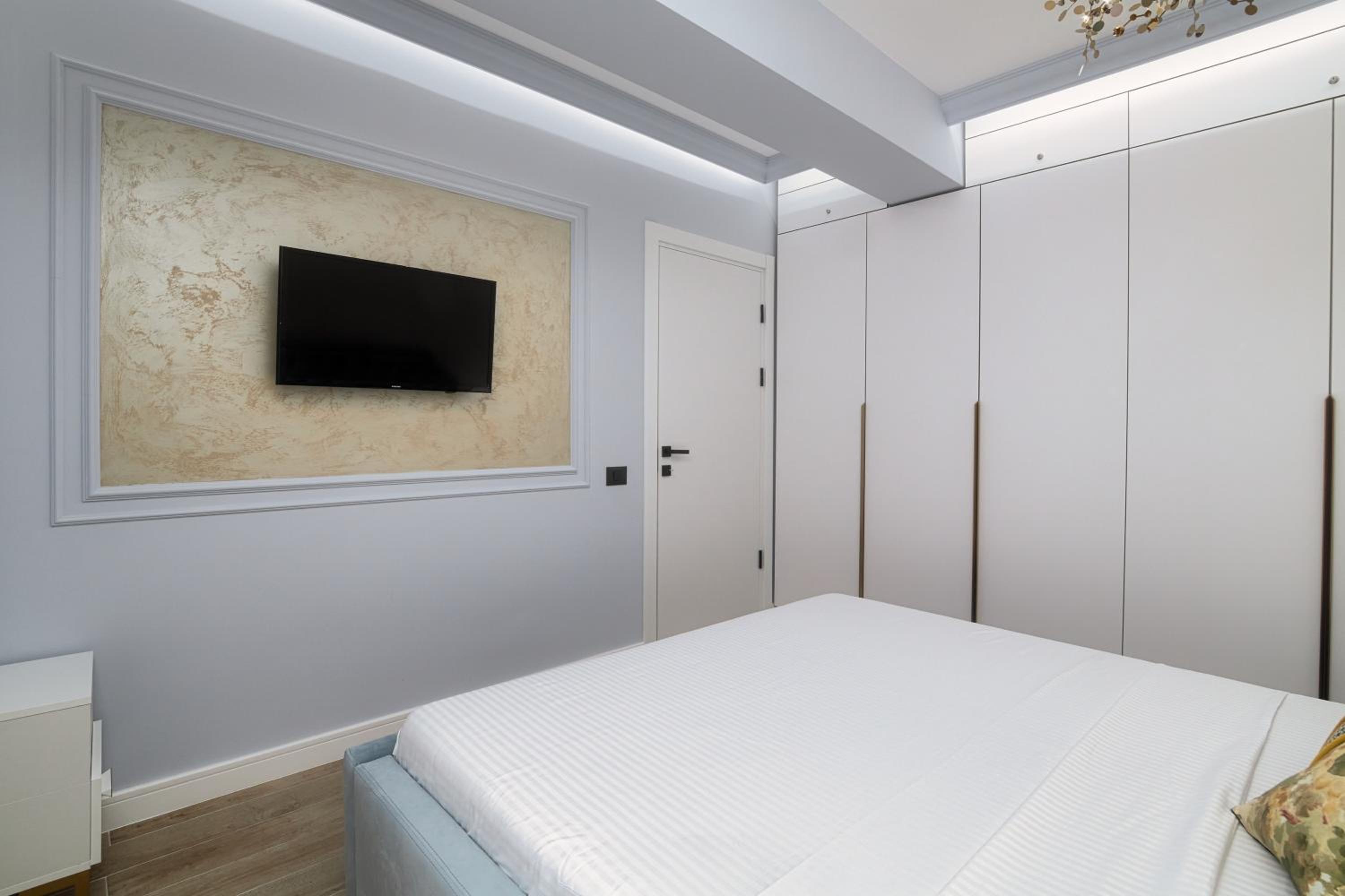 Golden Alezzi Infinity view 5