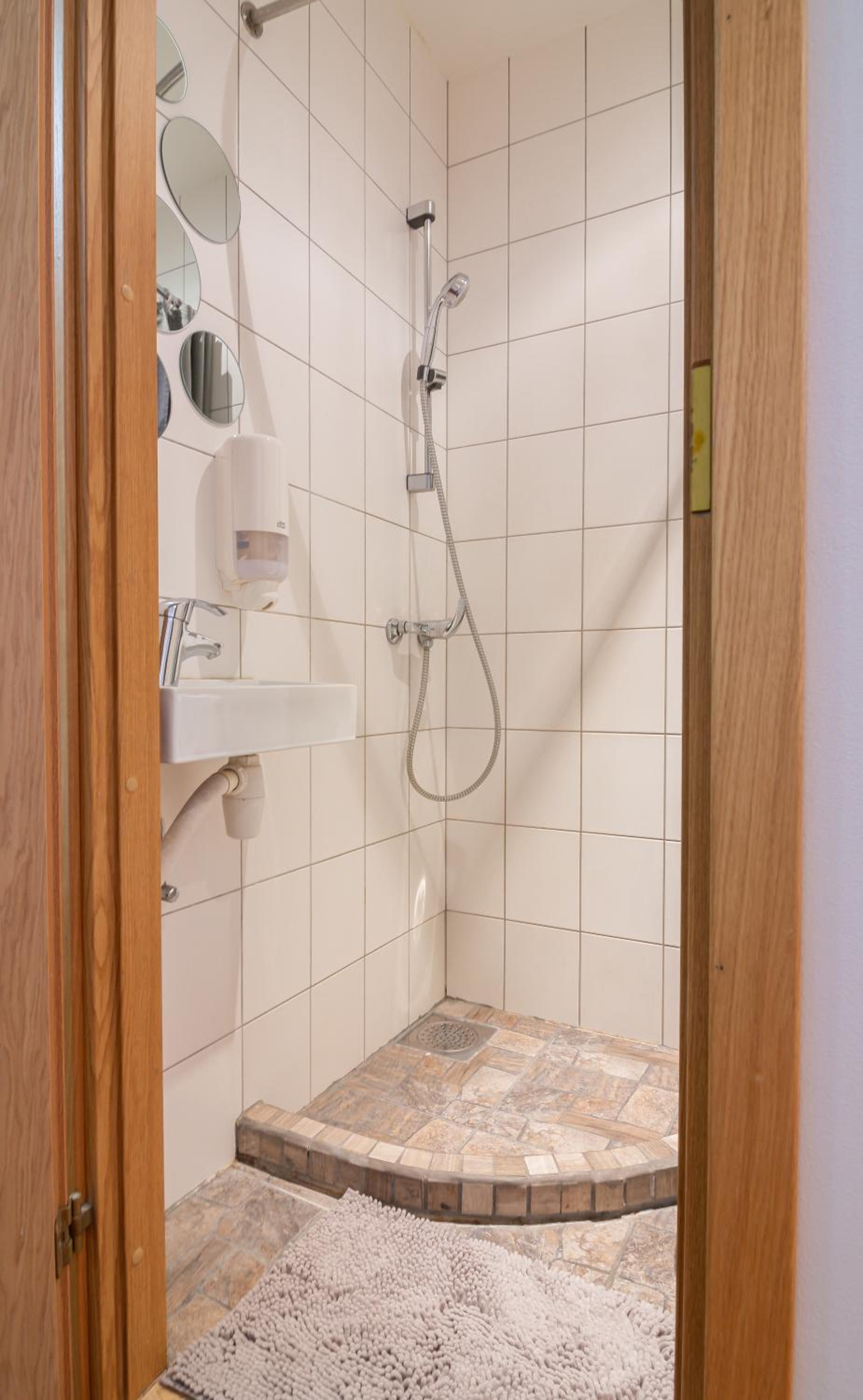Photo 6