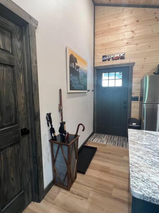 Smoky Mountain Cabin Near Dollywood with Hot Tub view 3