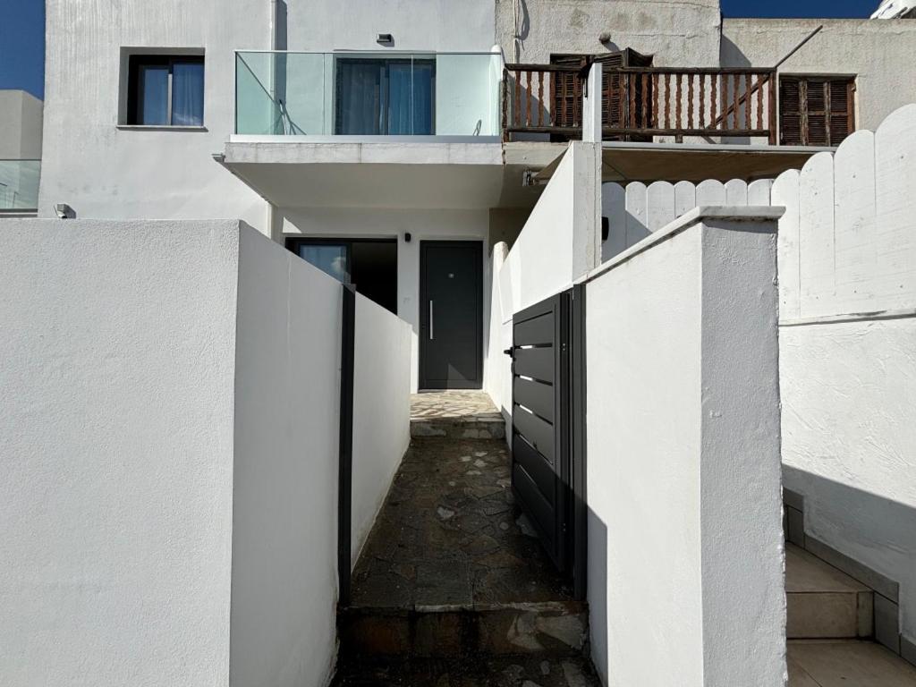 Lavi La 2B, Sea Breeze, Paphos