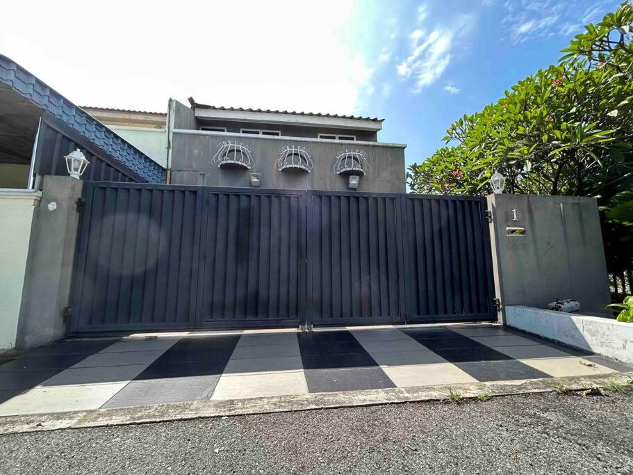 Comfortable Homestay Ipoh 6R6B 9pax SY30 photo 4
