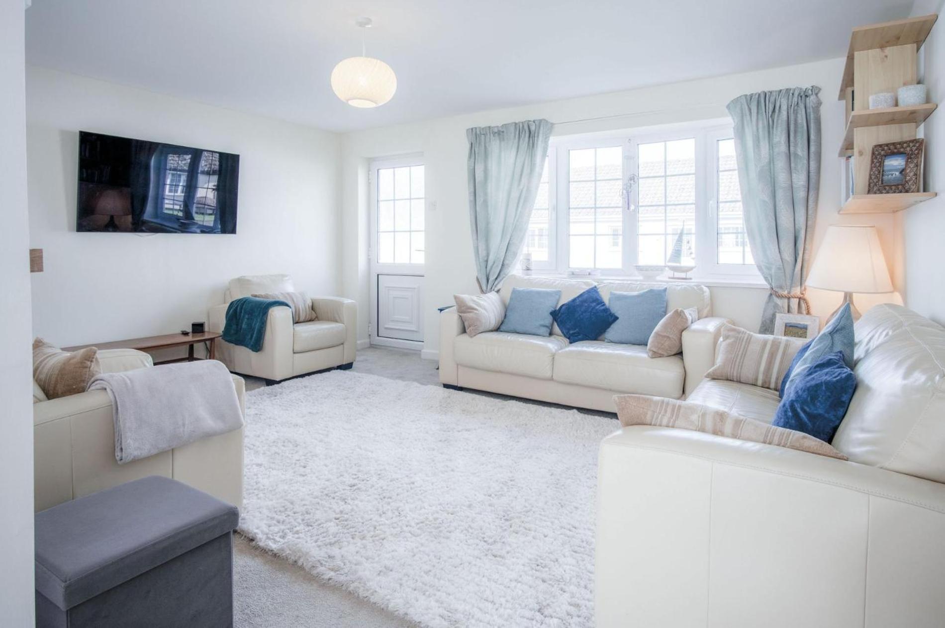 Eddies - 2 Bedroom Chalet – Scurlage view 2