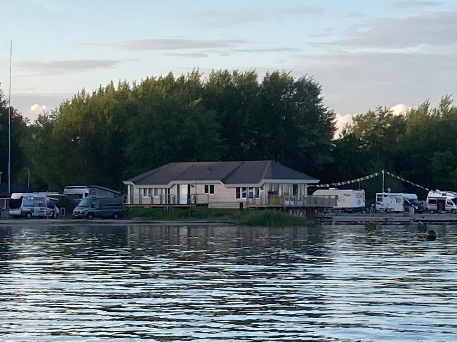 Water Villa, Houseboot at the Lake, Great Views, 70 km to Amsterdam view 2