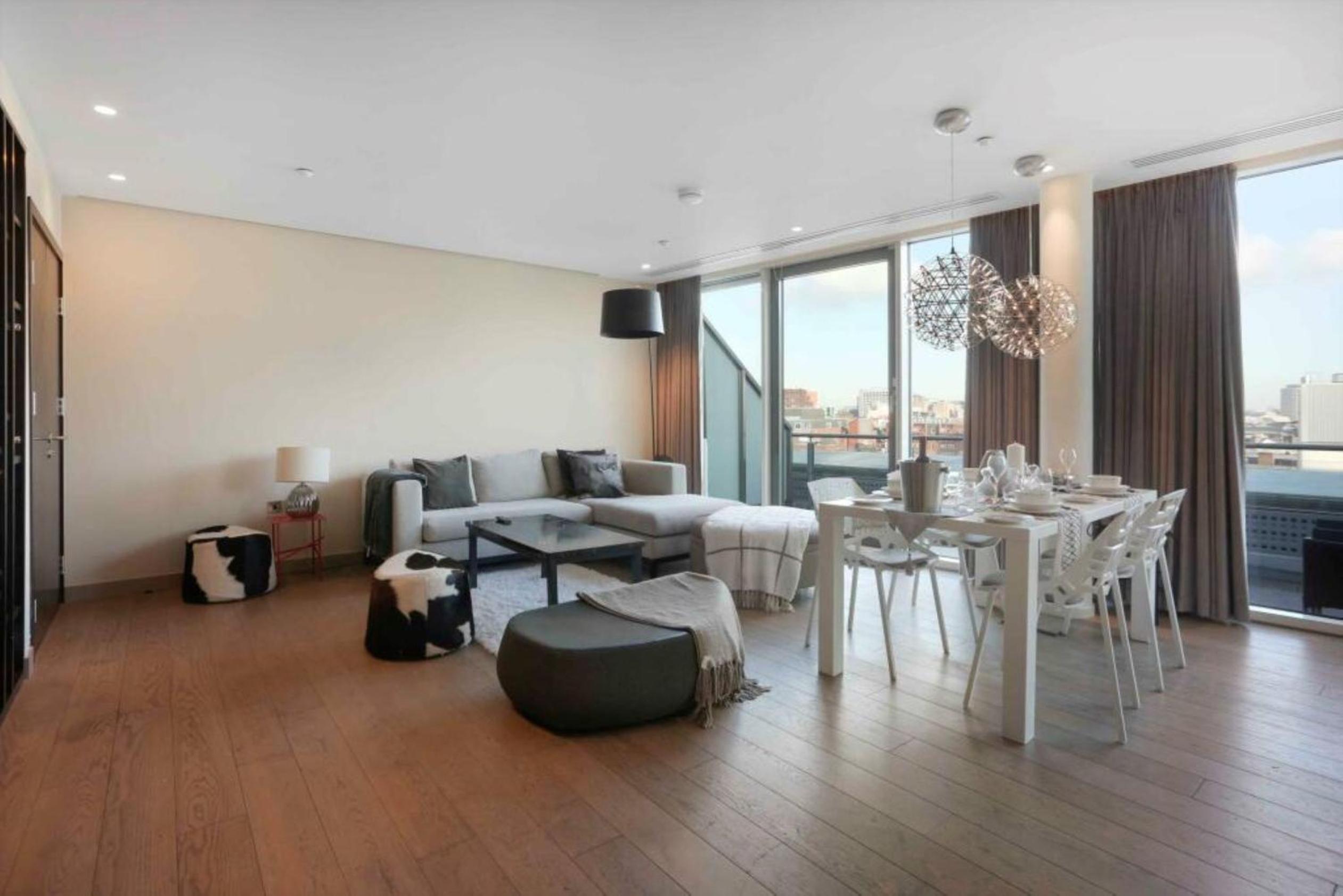 Piccadilly Circus Large 2 Bed 2 Bath Designer Flat