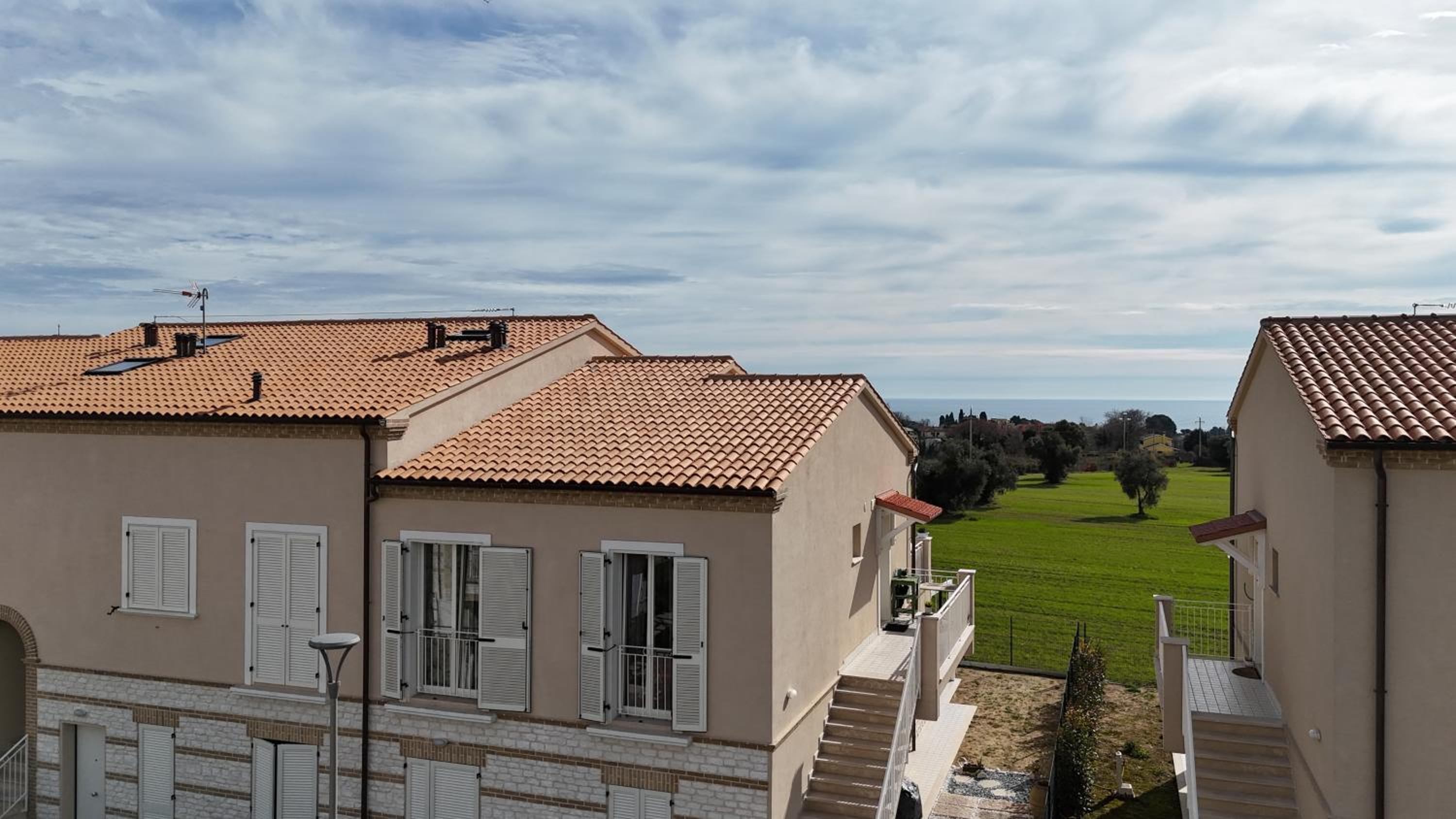 S331 - Sirolo, nuovo trilocale con terrazzo vista mare view 2