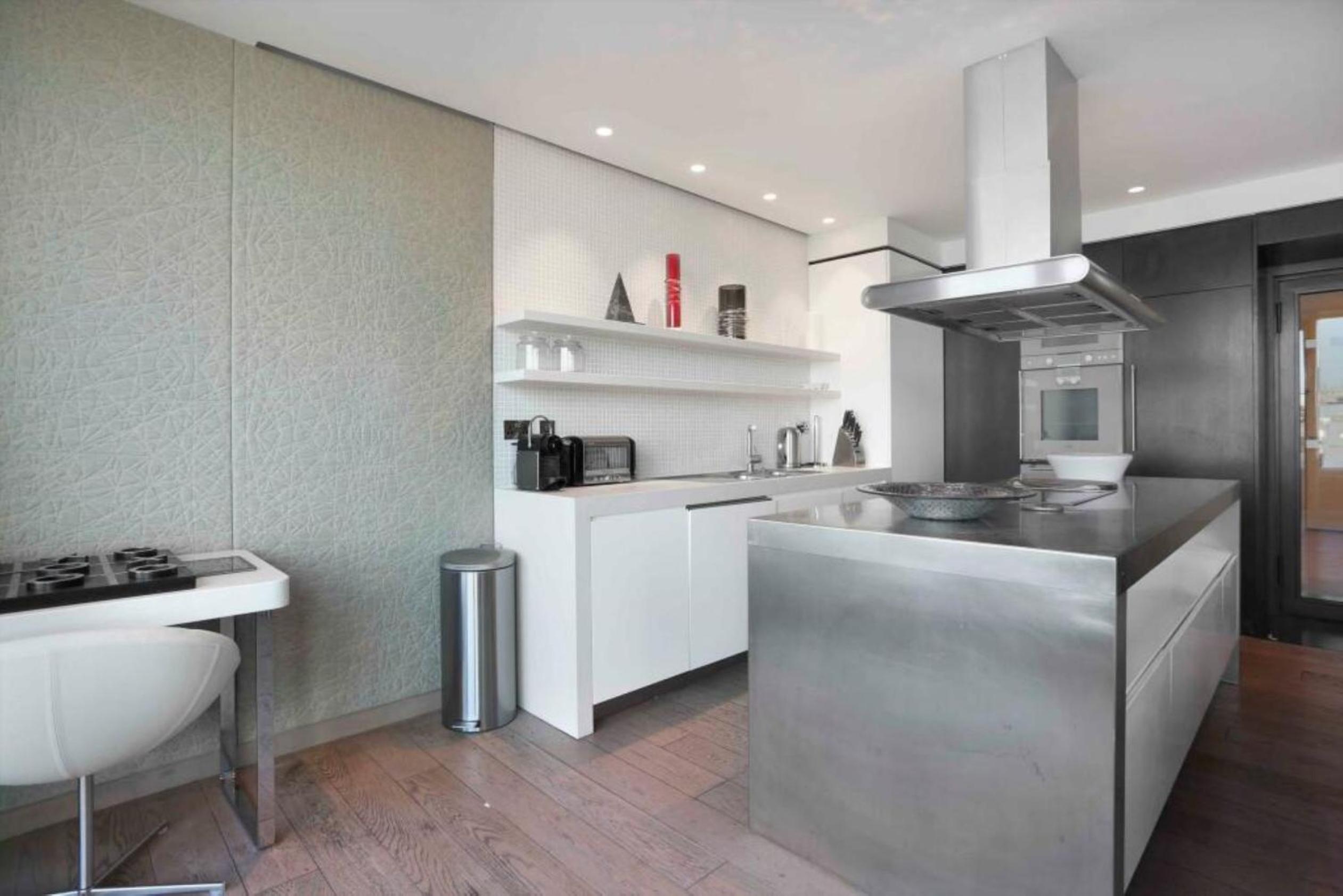Piccadilly Circus Large 2 Bed 2 Bath Designer Flat
