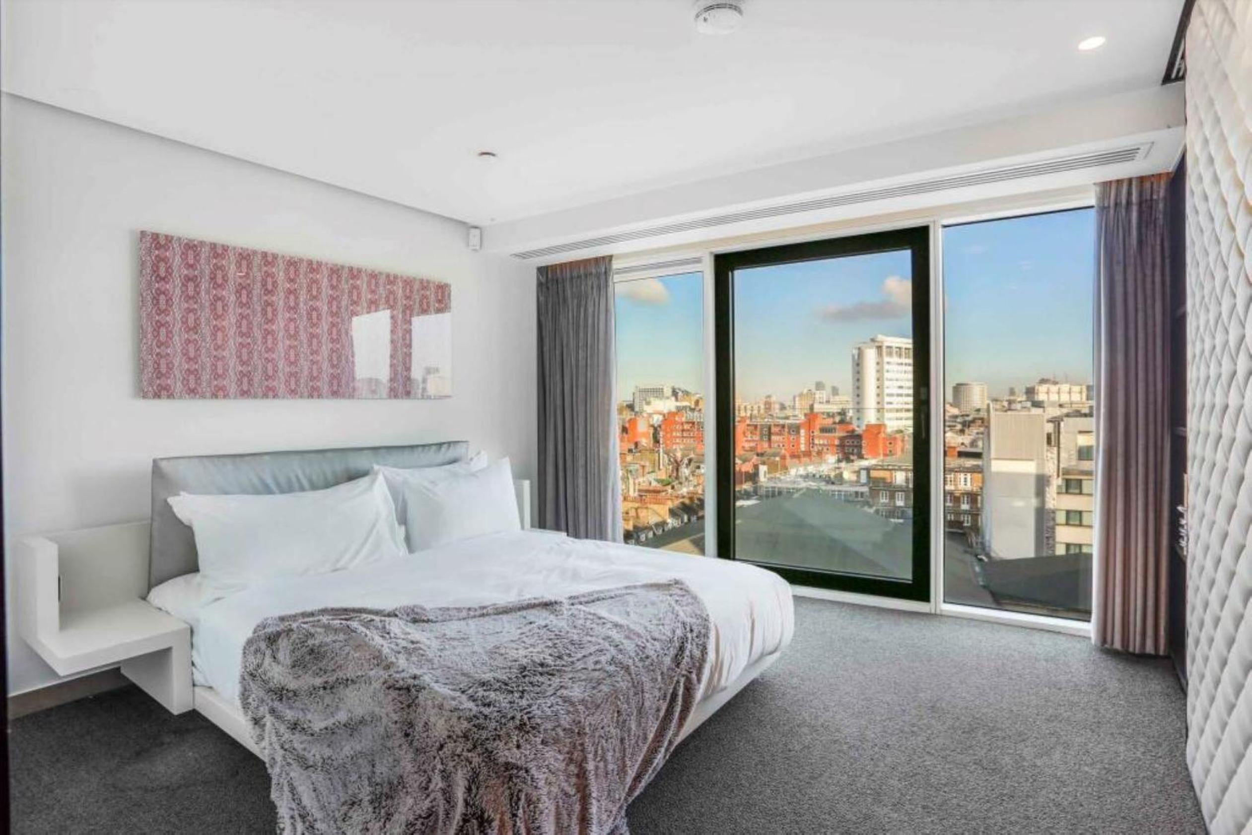 Piccadilly Circus Large 2 Bed 2 Bath Designer Flat