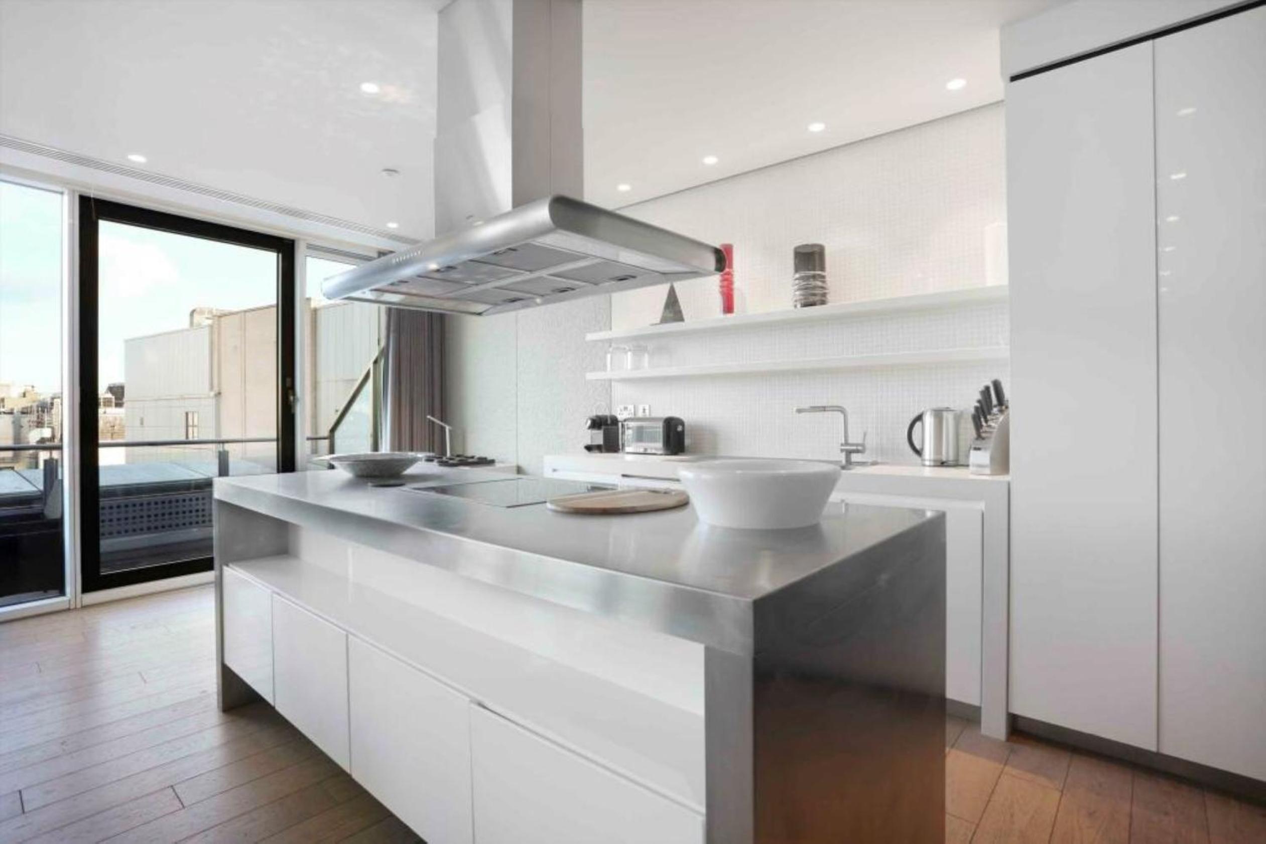 Piccadilly Circus Large 2 Bed 2 Bath Designer Flat