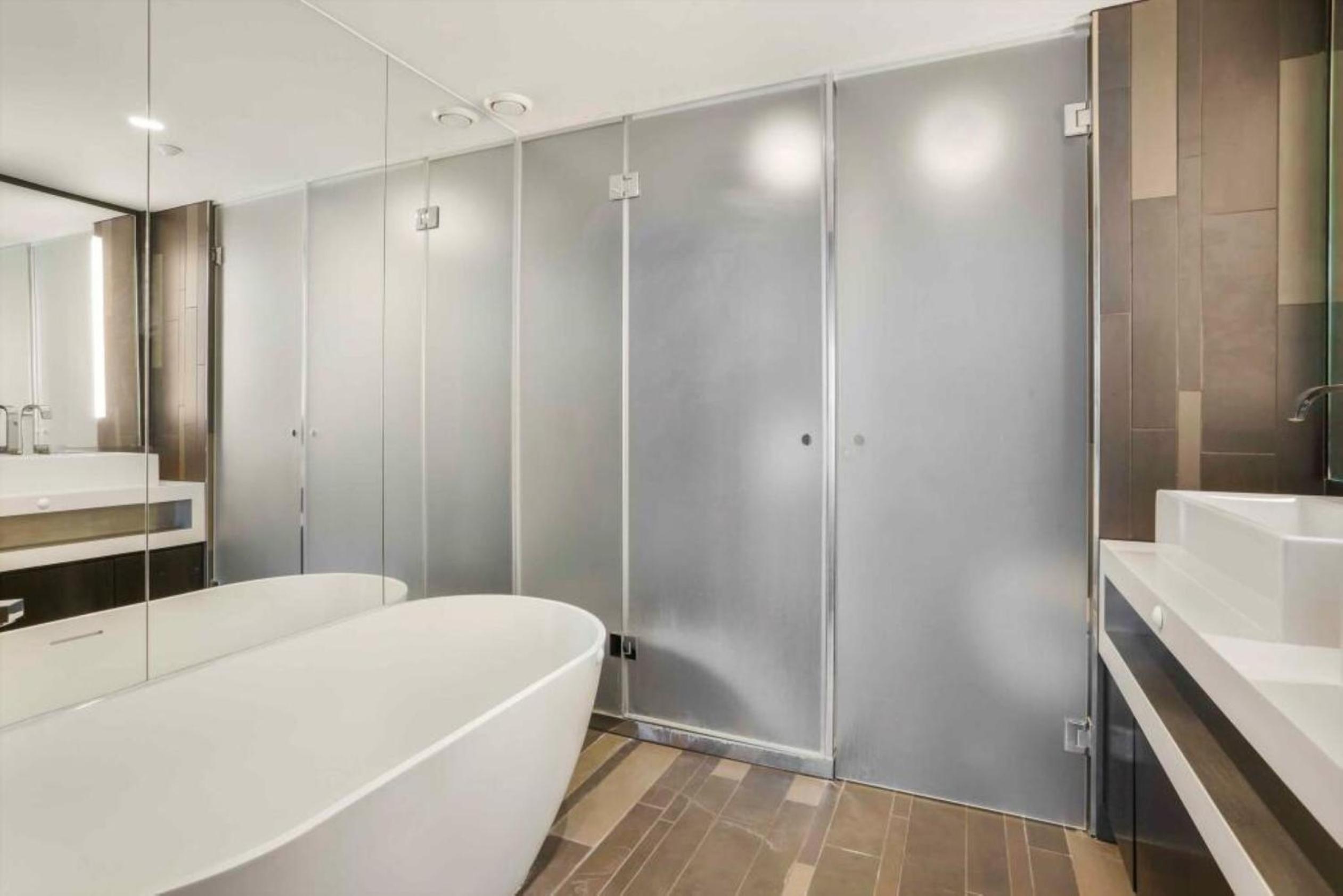 Piccadilly Circus Large 2 Bed 2 Bath Designer Flat