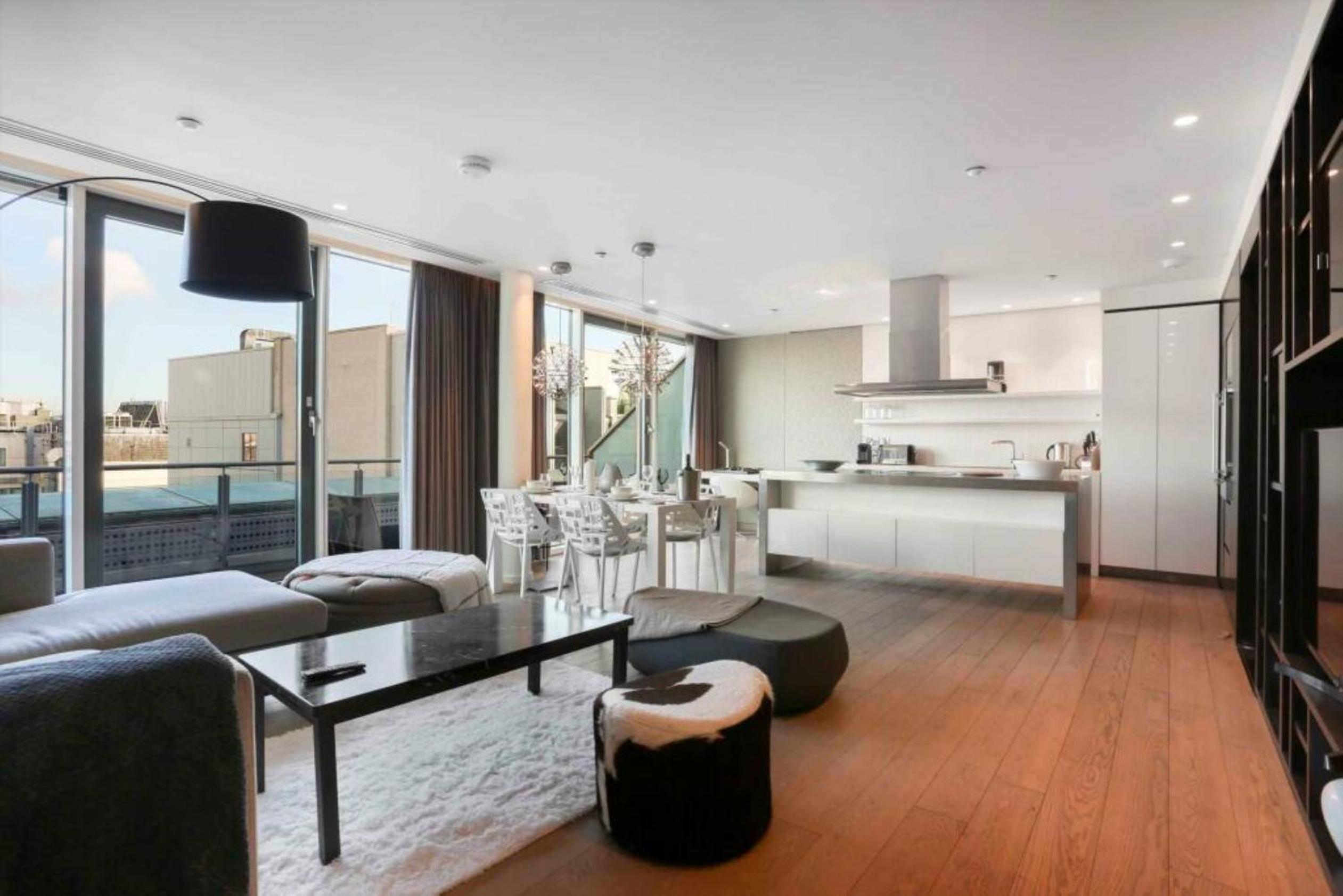 Piccadilly Circus Large 2 Bed 2 Bath Designer Flat