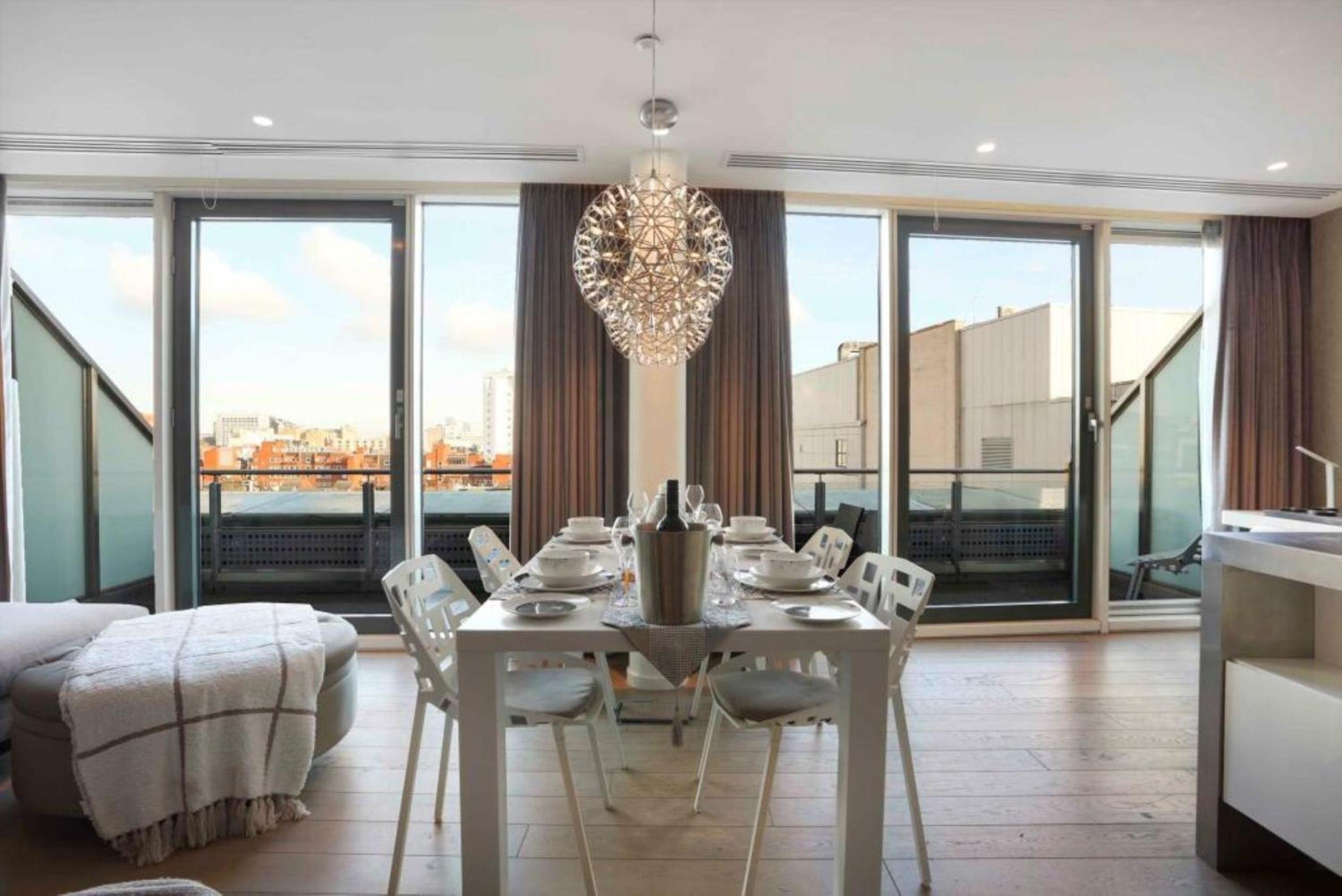 Piccadilly Circus Large 2 Bed 2 Bath Designer Flat