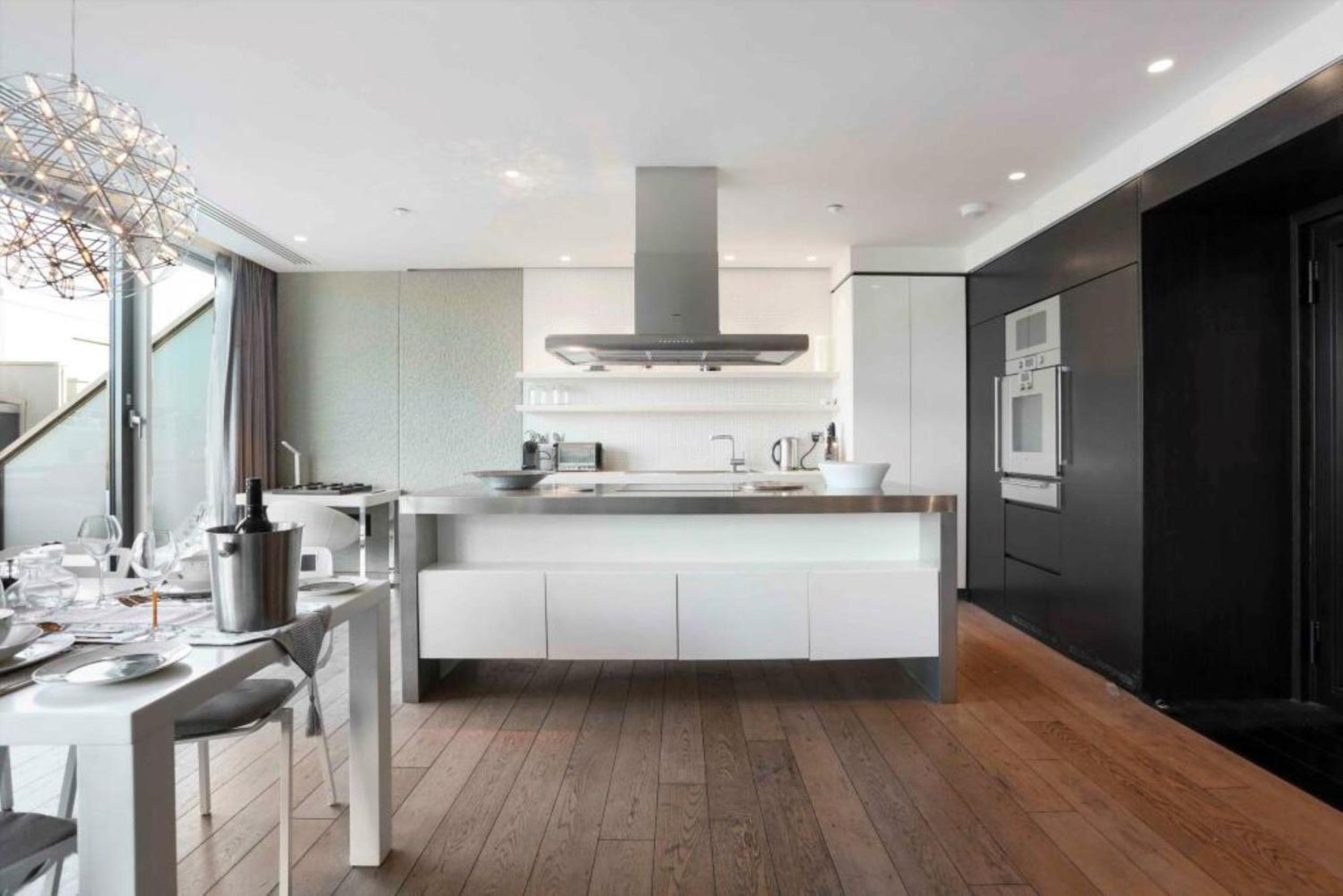 Piccadilly Circus Large 2 Bed 2 Bath Designer Flat