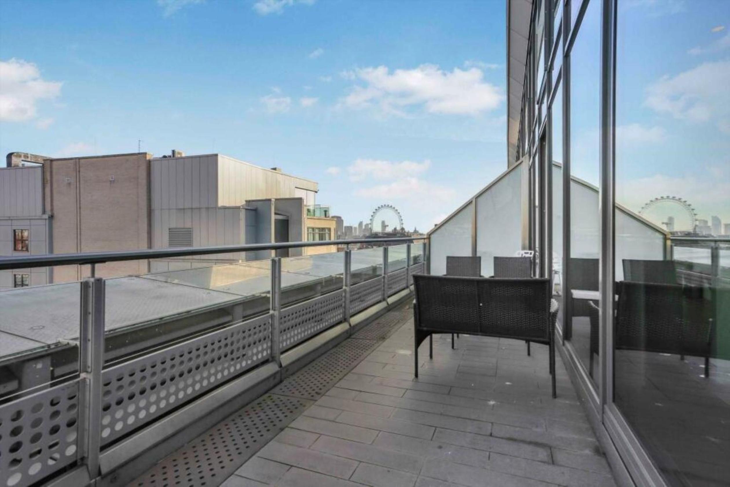 Piccadilly Circus Large 2 Bed 2 Bath Designer Flat