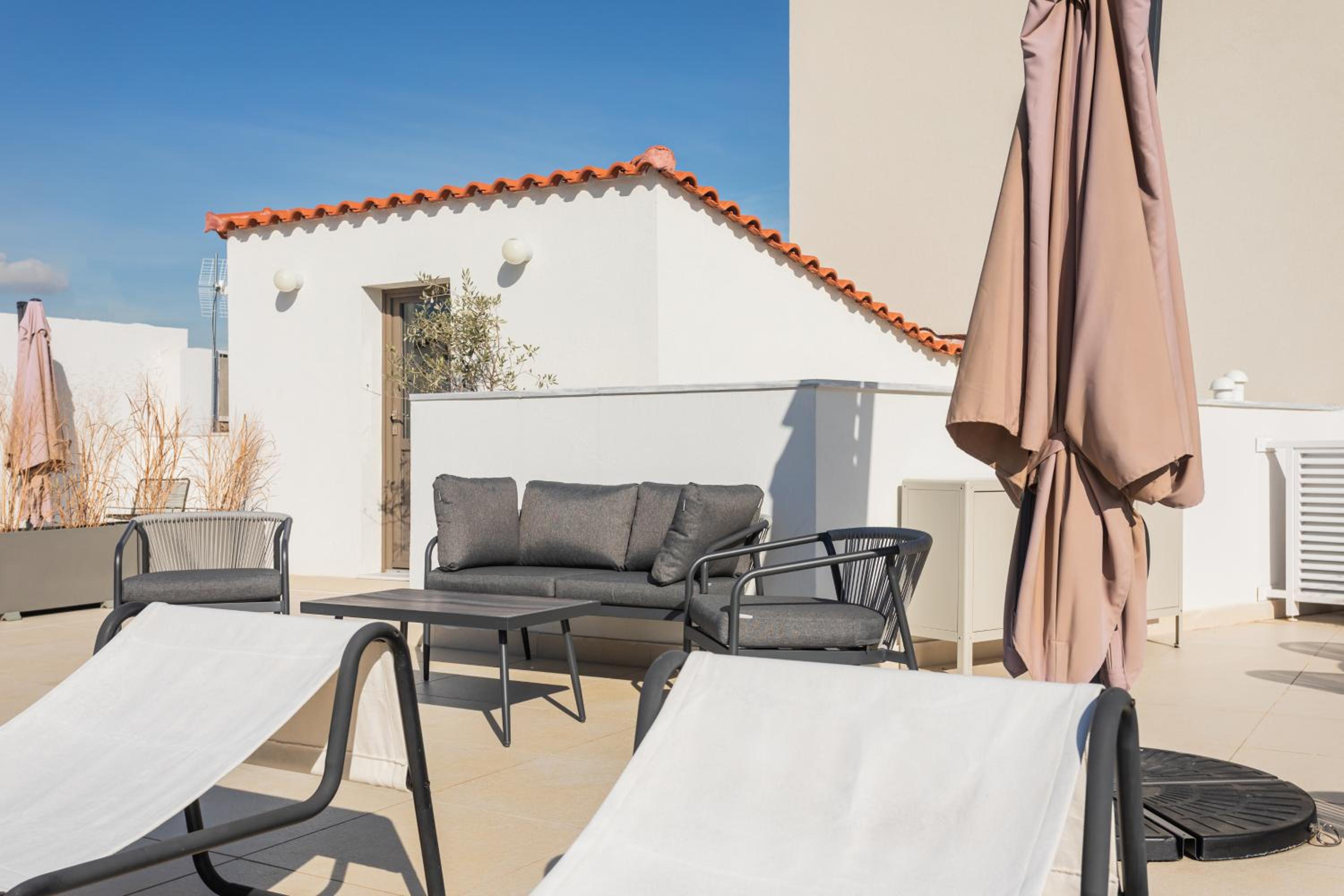 Elysian Apartments in Plaka by UPSTREET