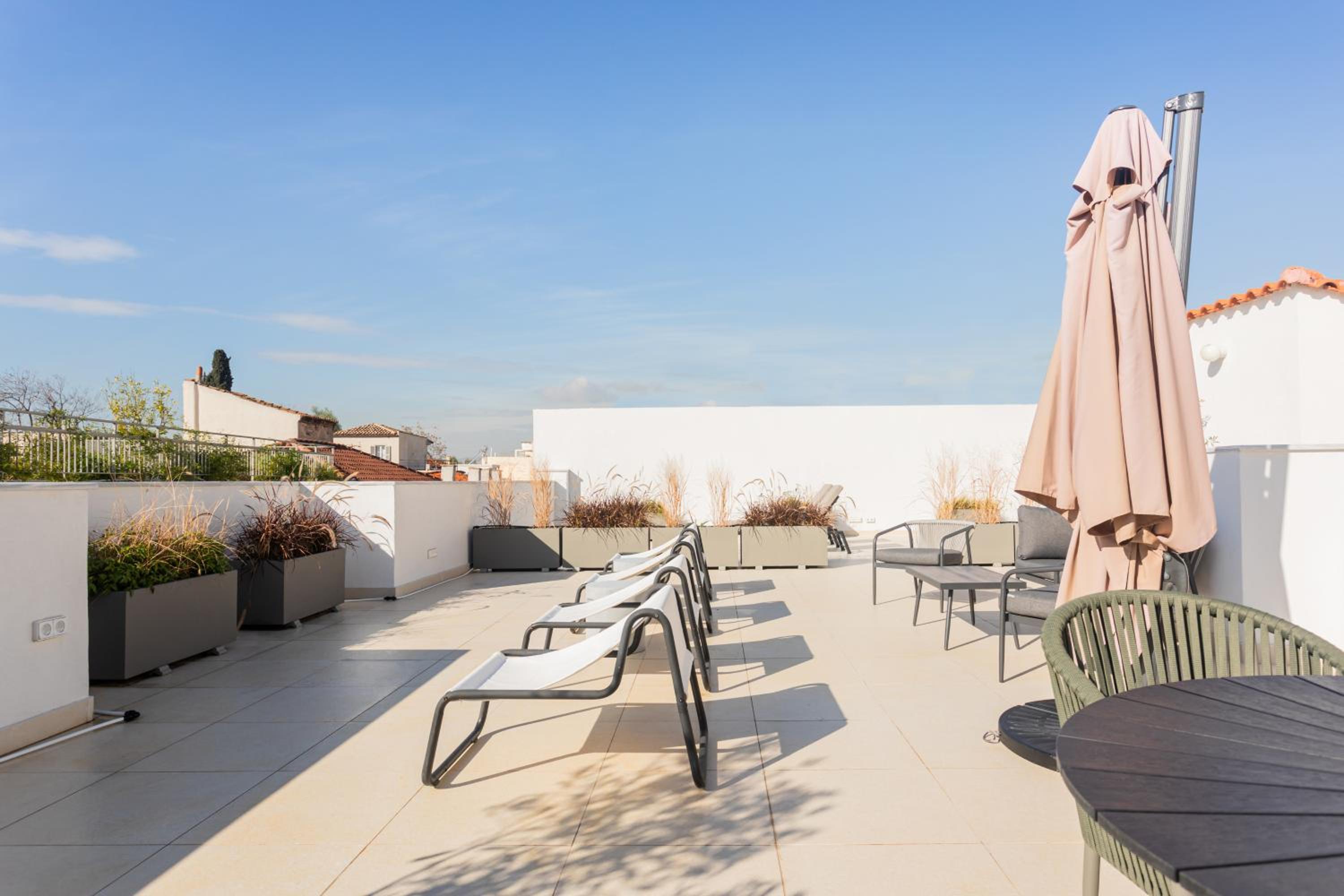 Elysian Apartments in Plaka by UPSTREET