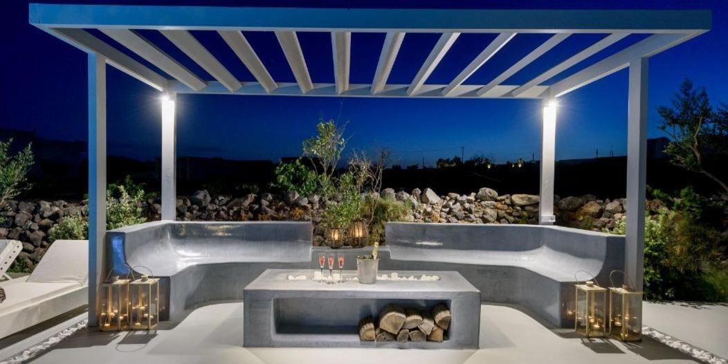 Luxury Santorini Villa - 4 Bedroom Villa - Secluded Location and Private Pool - Megalochori photo 5