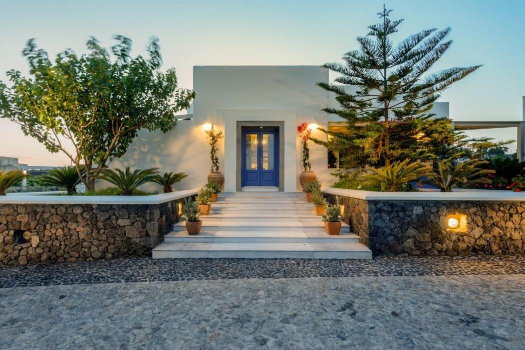 Luxury Santorini Villa - 4 Bedroom Villa - Secluded Location and Private Pool - Megalochori photo 1