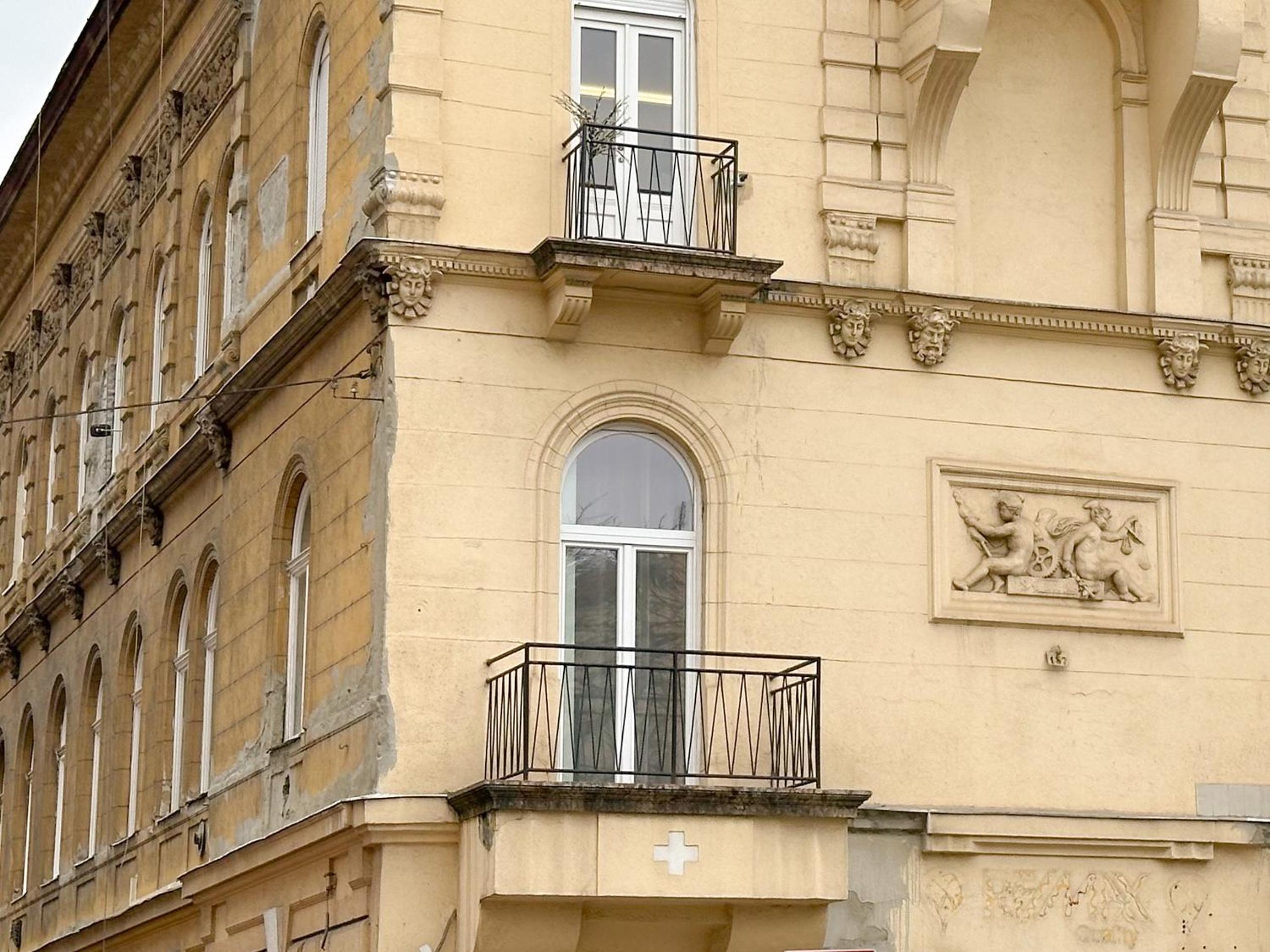 Sunny Castle Apartment view 4