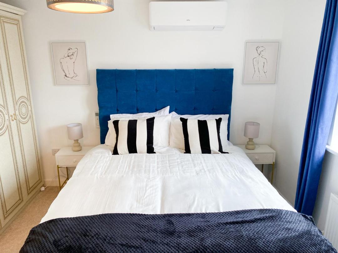 Spacious 4 Bed Peterborough House With Parking view 5