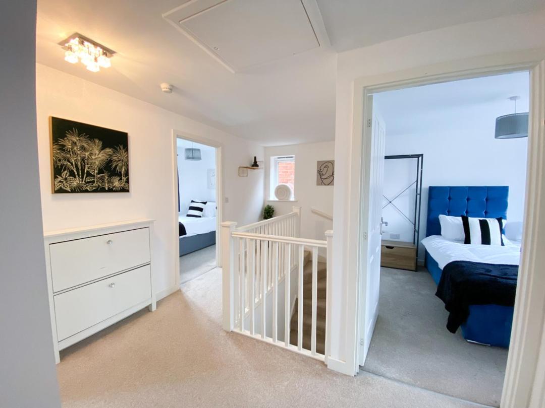 Spacious 4 Bed Peterborough House With Parking view 4