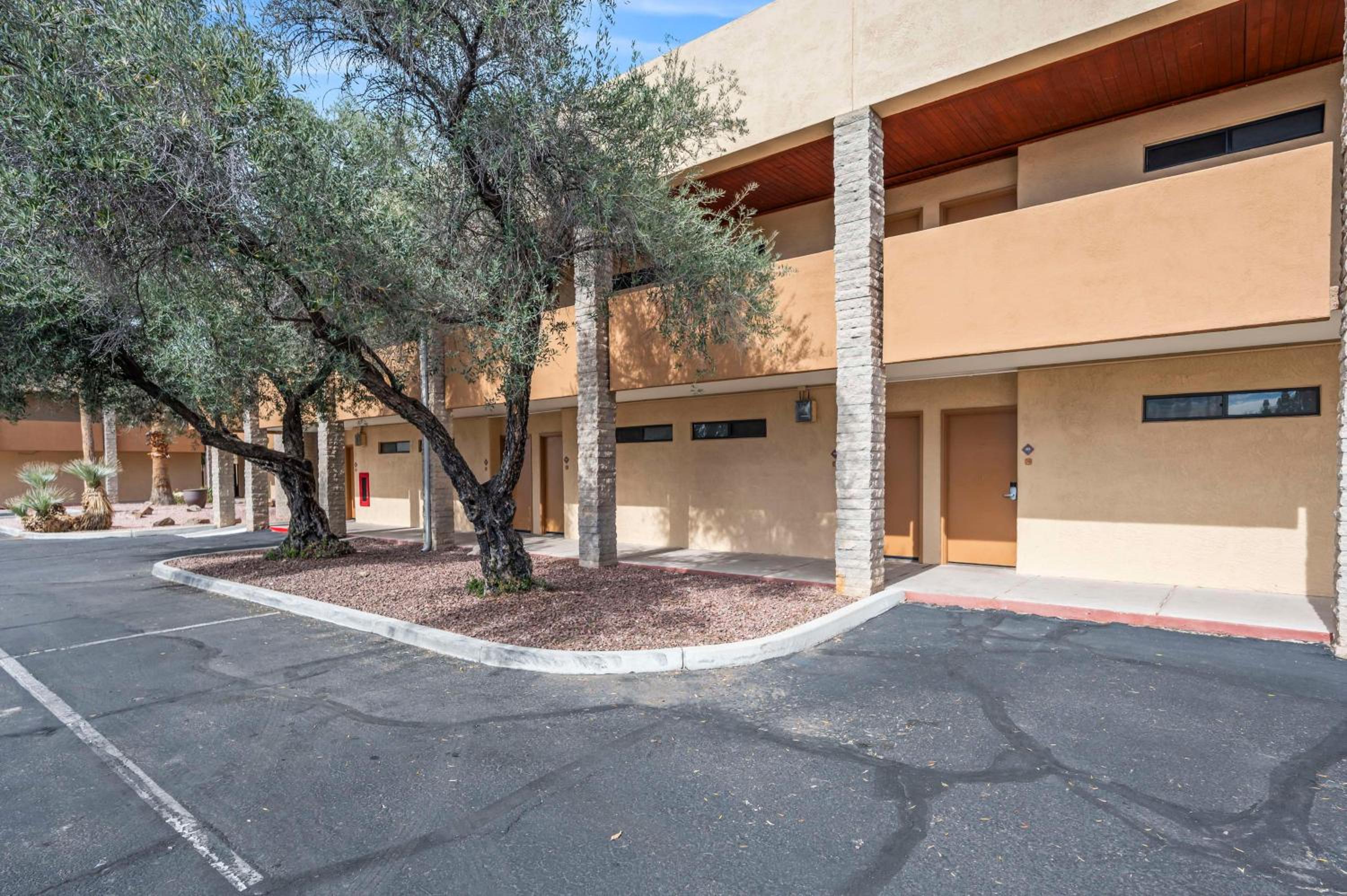 Hotel DoubleTree by Hilton Tucson-Reid Park - Image 1