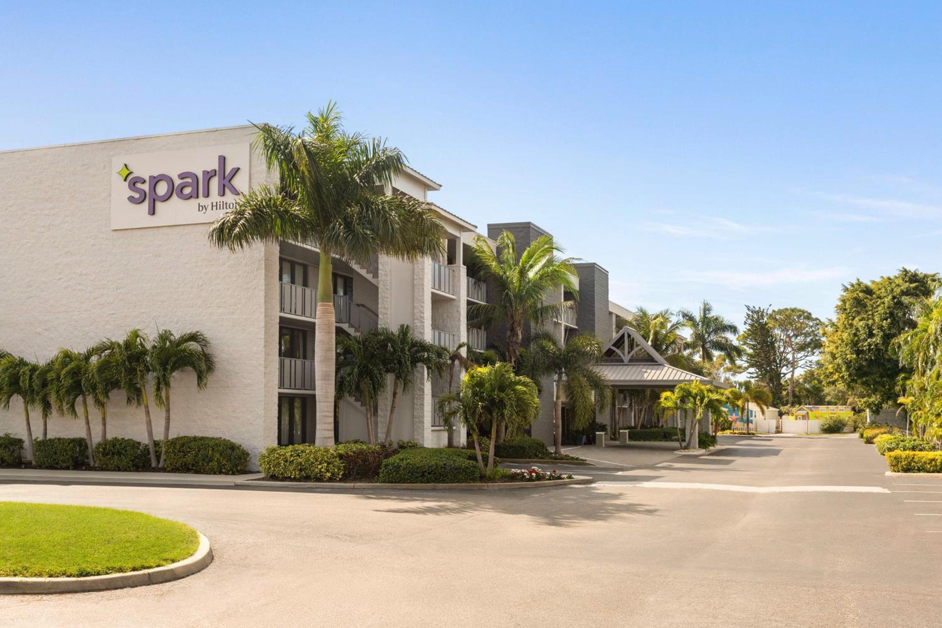 Hotel Spark by Hilton Sarasota Siesta Key Gateway