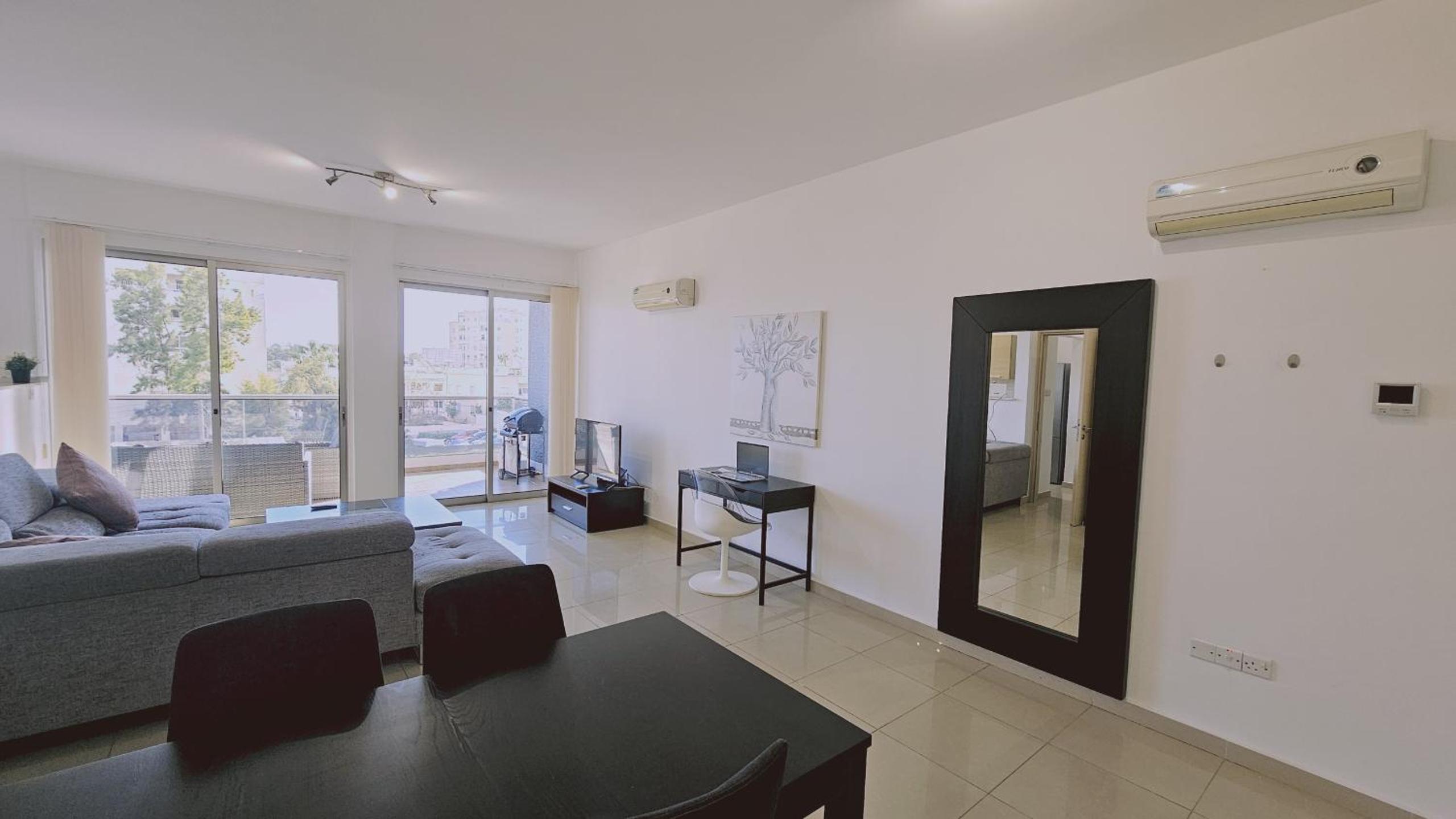 STAY White Petals Apartment