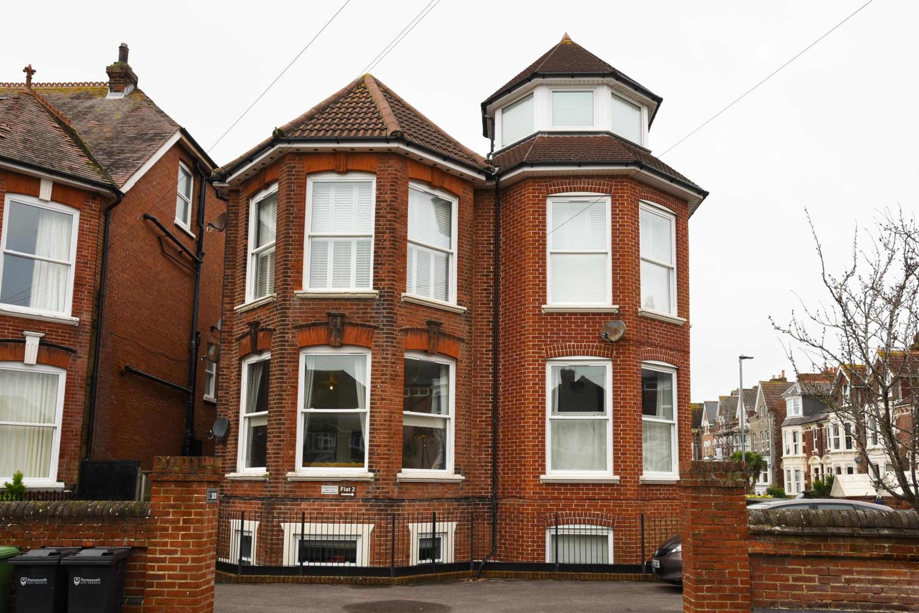 Air Maison - Minutes From Seafront - Sleeps 4 Free - Street Parking view 3