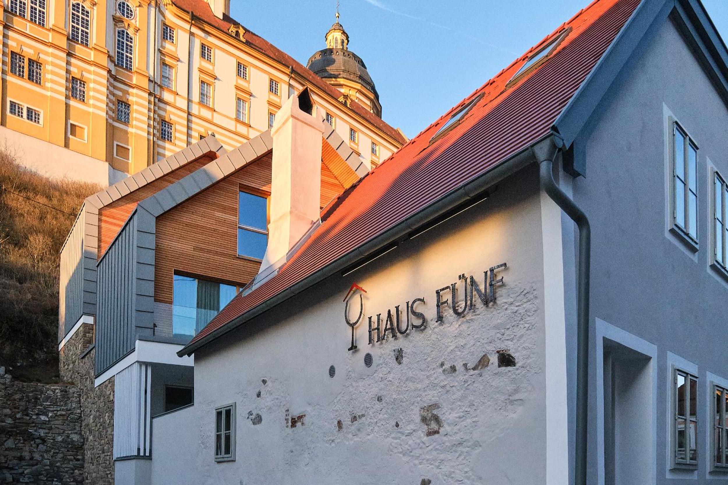 Haus Fünf mit 2 Apartments und Studio-Loft mit Terrasse