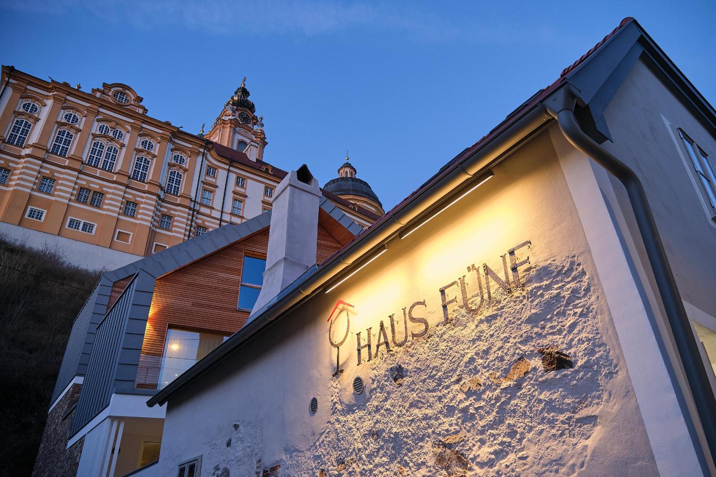 Haus Fünf mit 2 Apartments und Studio-Loft mit Terrasse