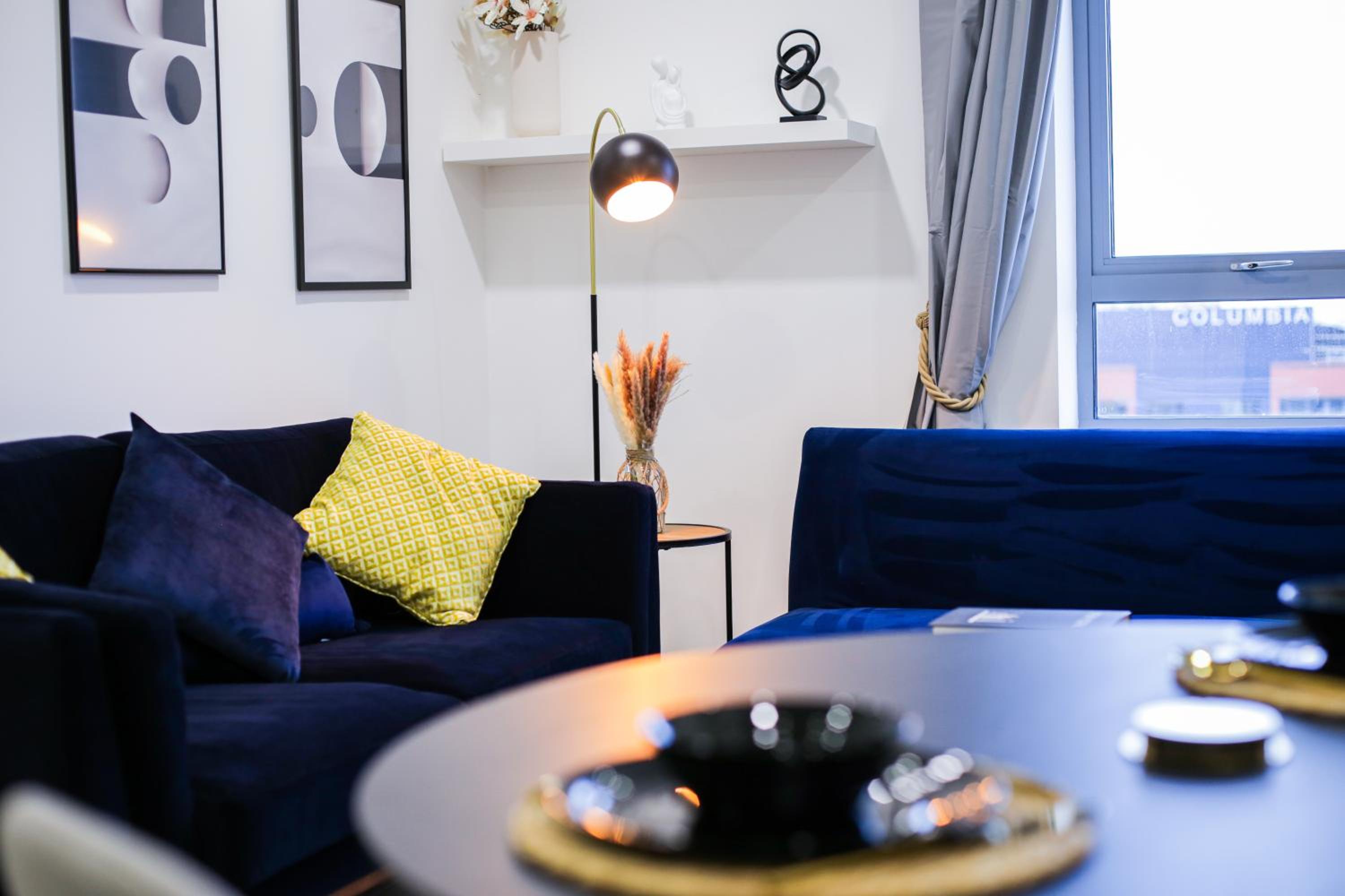 Impeccable 2-Bed Luxury Apartment in Berkshire view 5