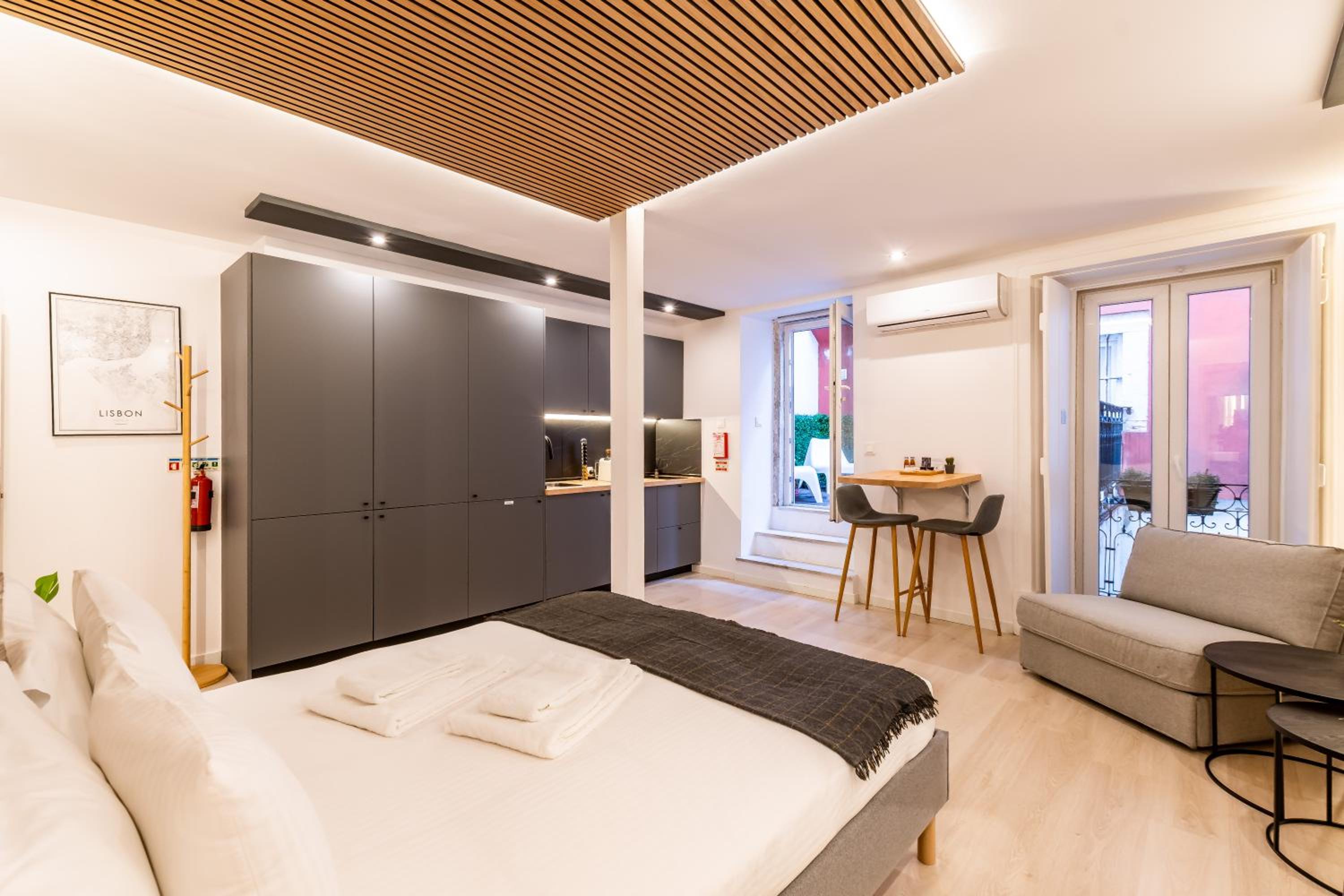 Sunlit & Patio Studios - Prime Lisbon