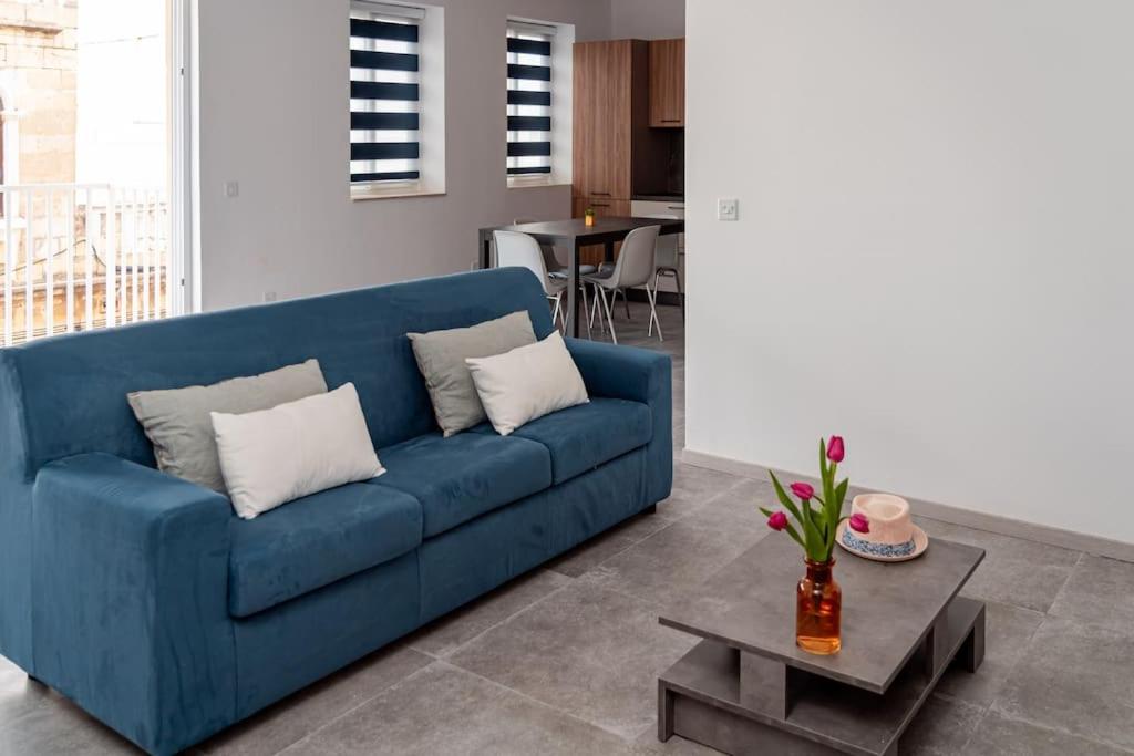 Chic 2-Bed Apartment in Central Il-Gżira