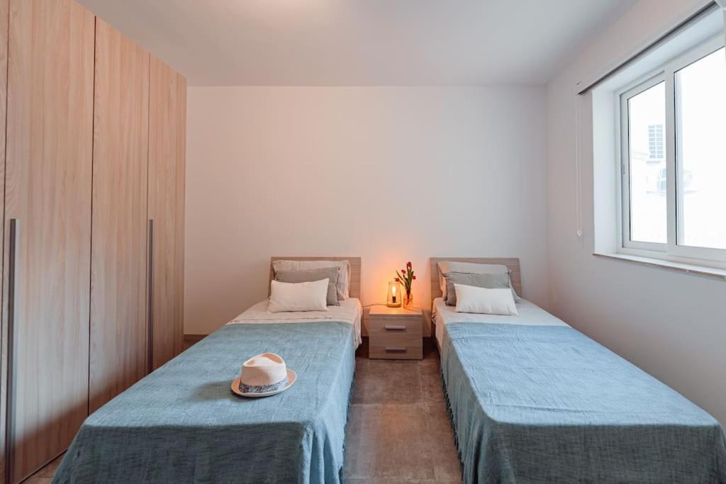 Chic 2-Bed Apartment in Central Il-Gżira