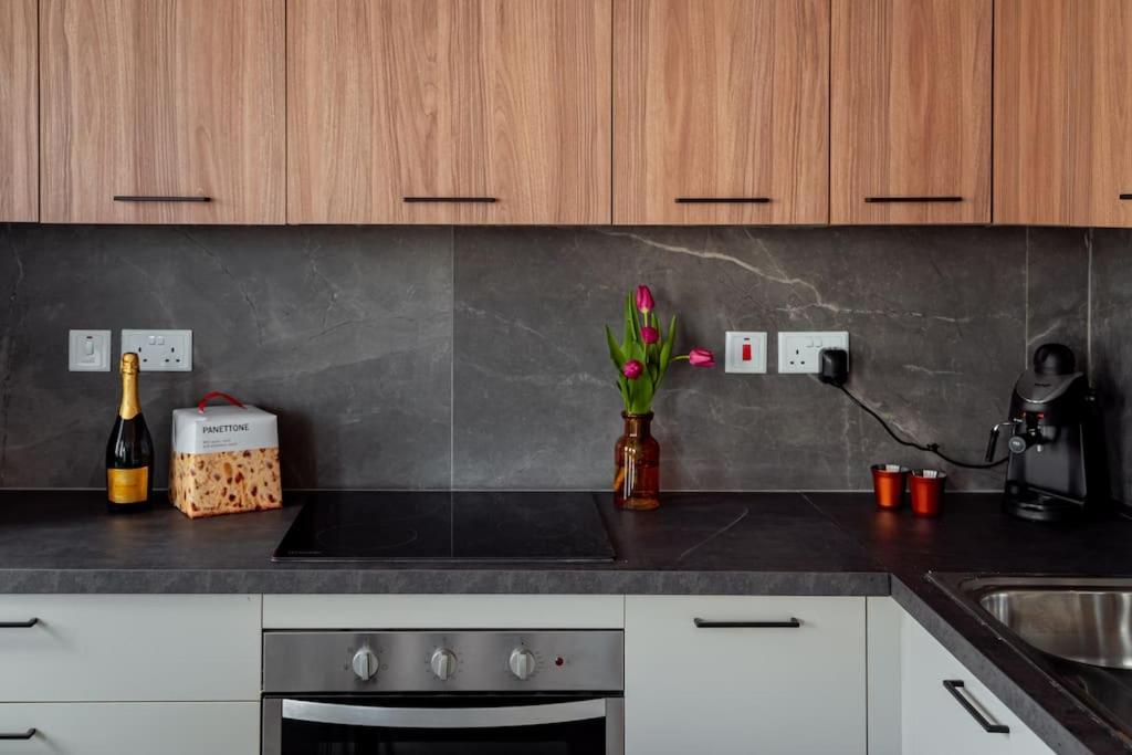 Chic 2-Bed Apartment in Central Il-Gżira