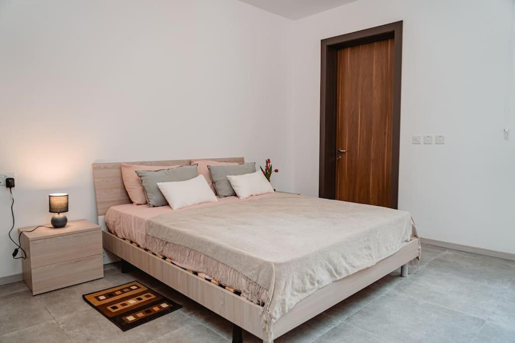 Chic 2-Bed Apartment in Central Il-Gżira